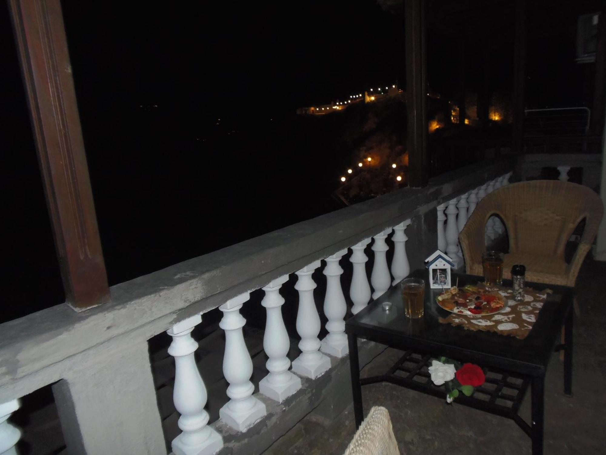 Apartment with Balcony - Photo 18