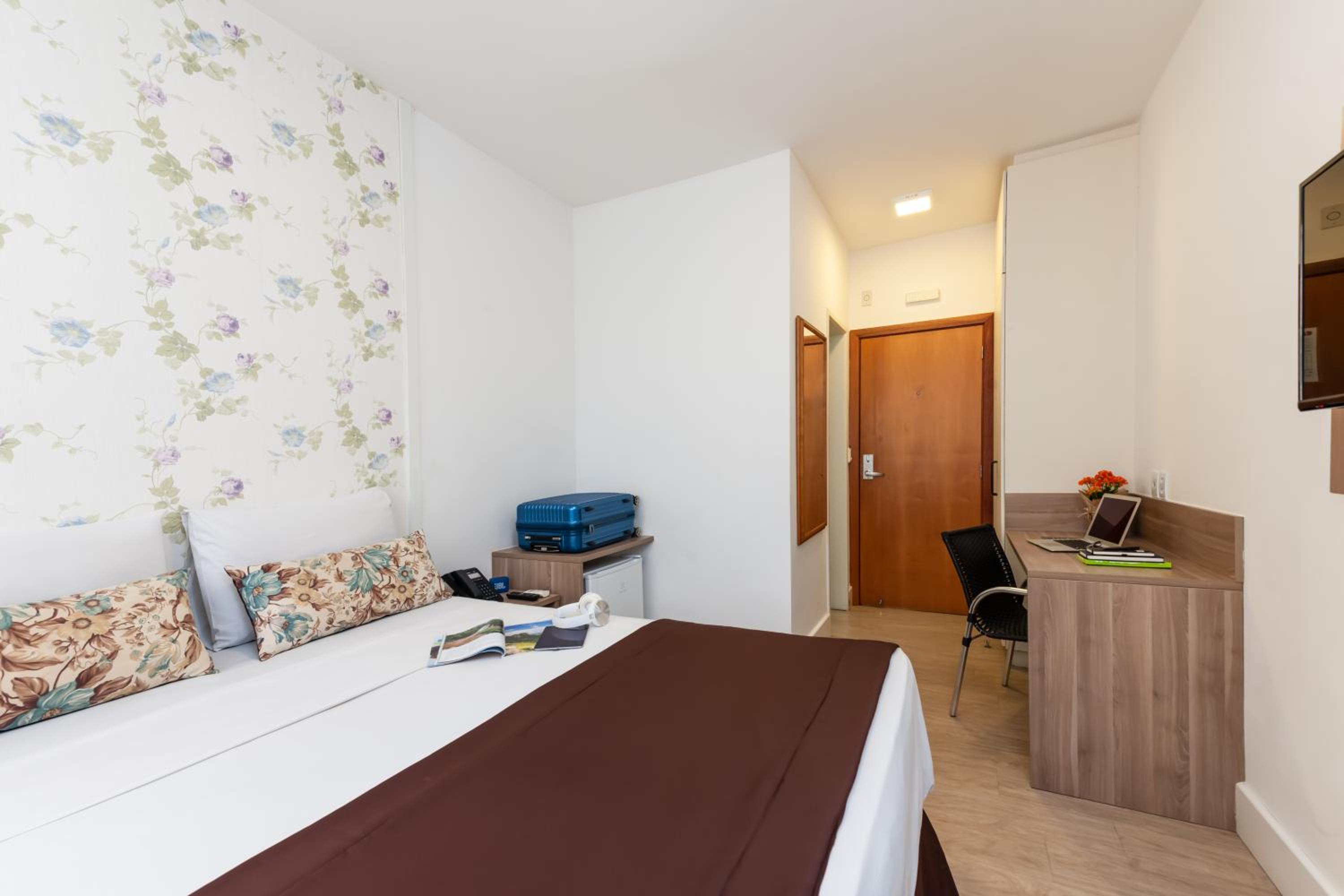  Deluxe Room photo 2