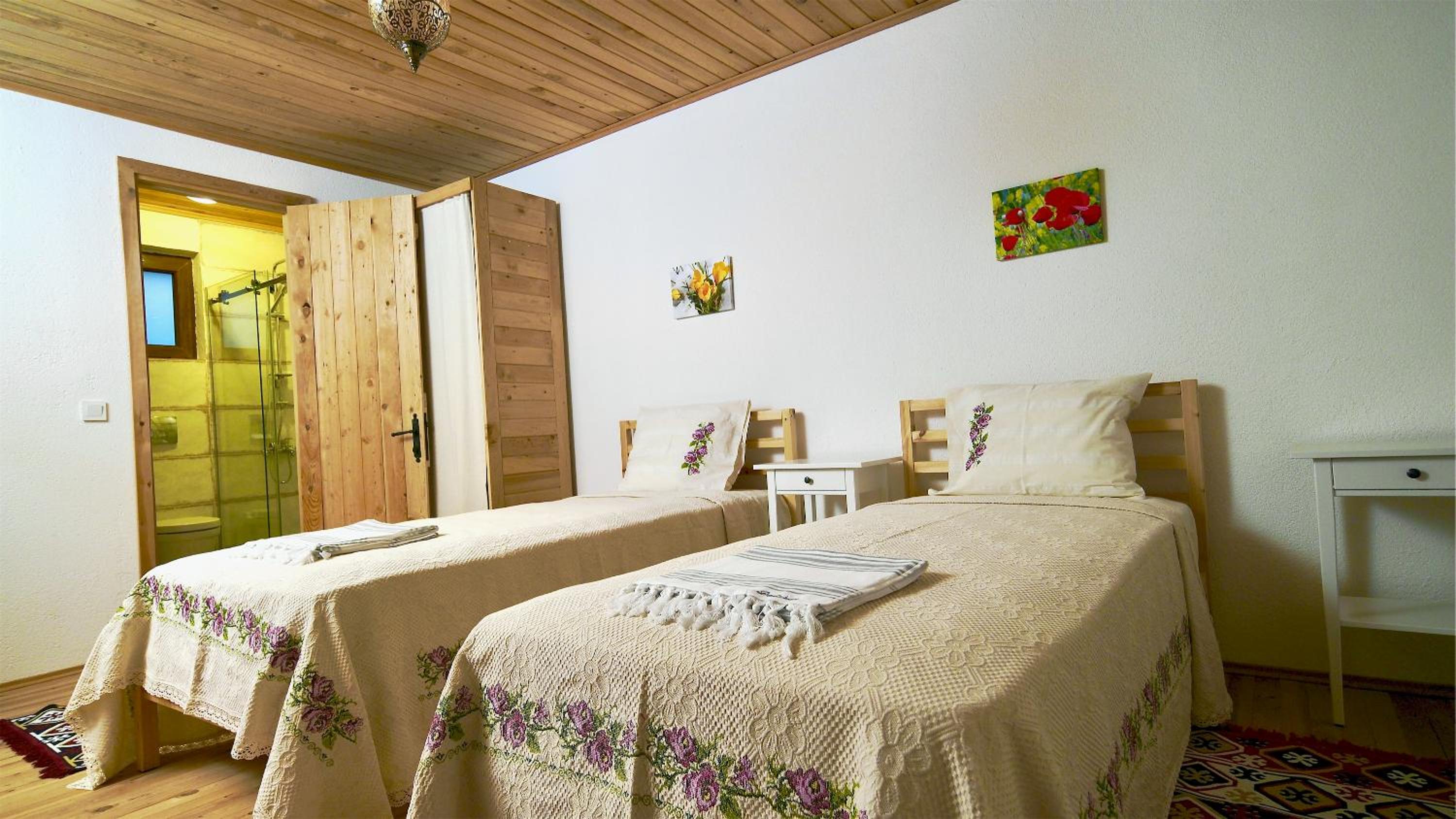 Standard Twin Room - Photo 13
