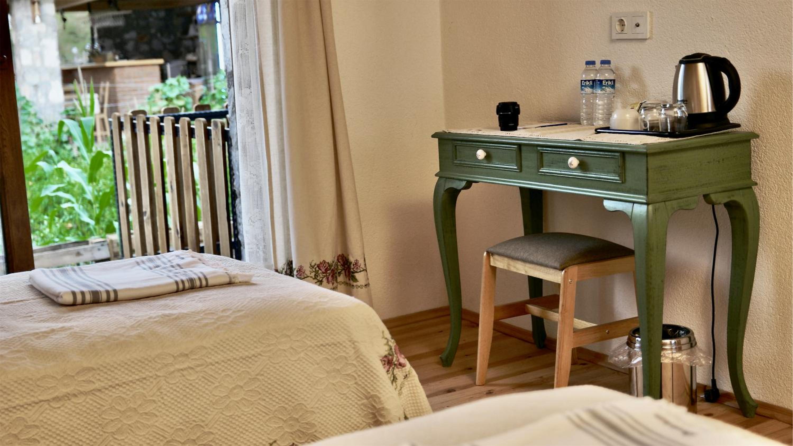 Standard Twin Room - Photo 1