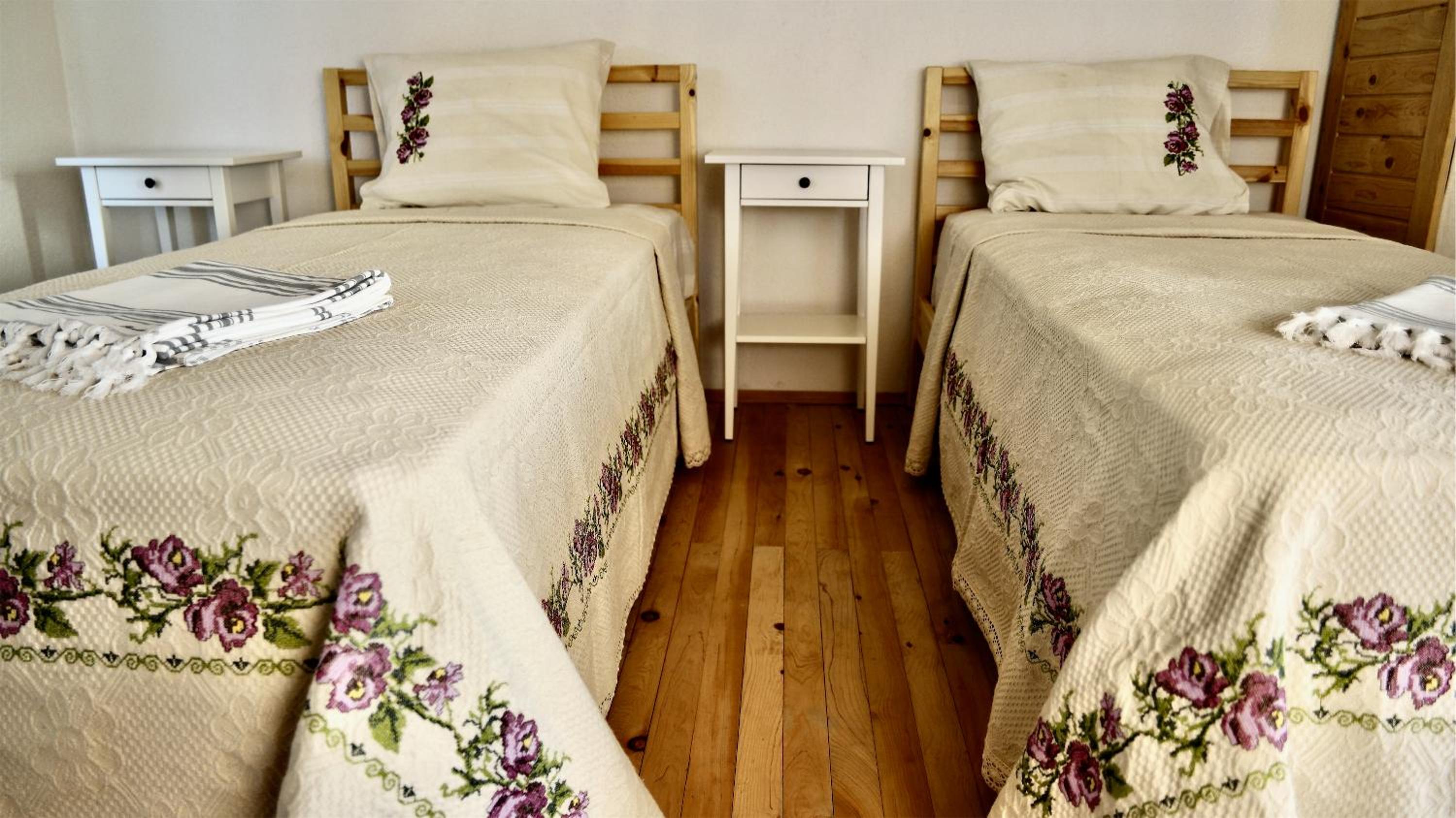 Standard Twin Room - Photo 9