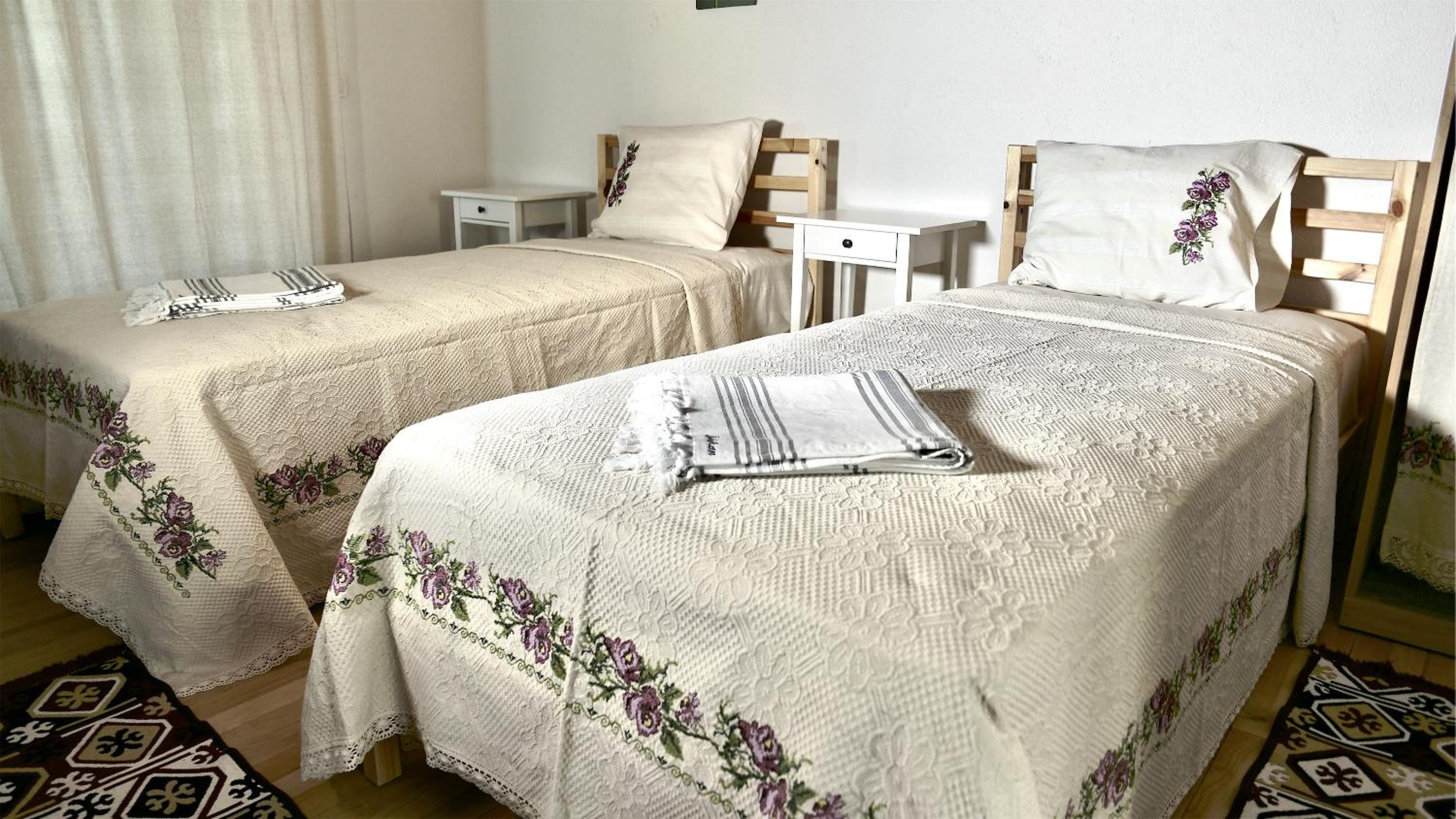 Standard Twin Room - Photo 8