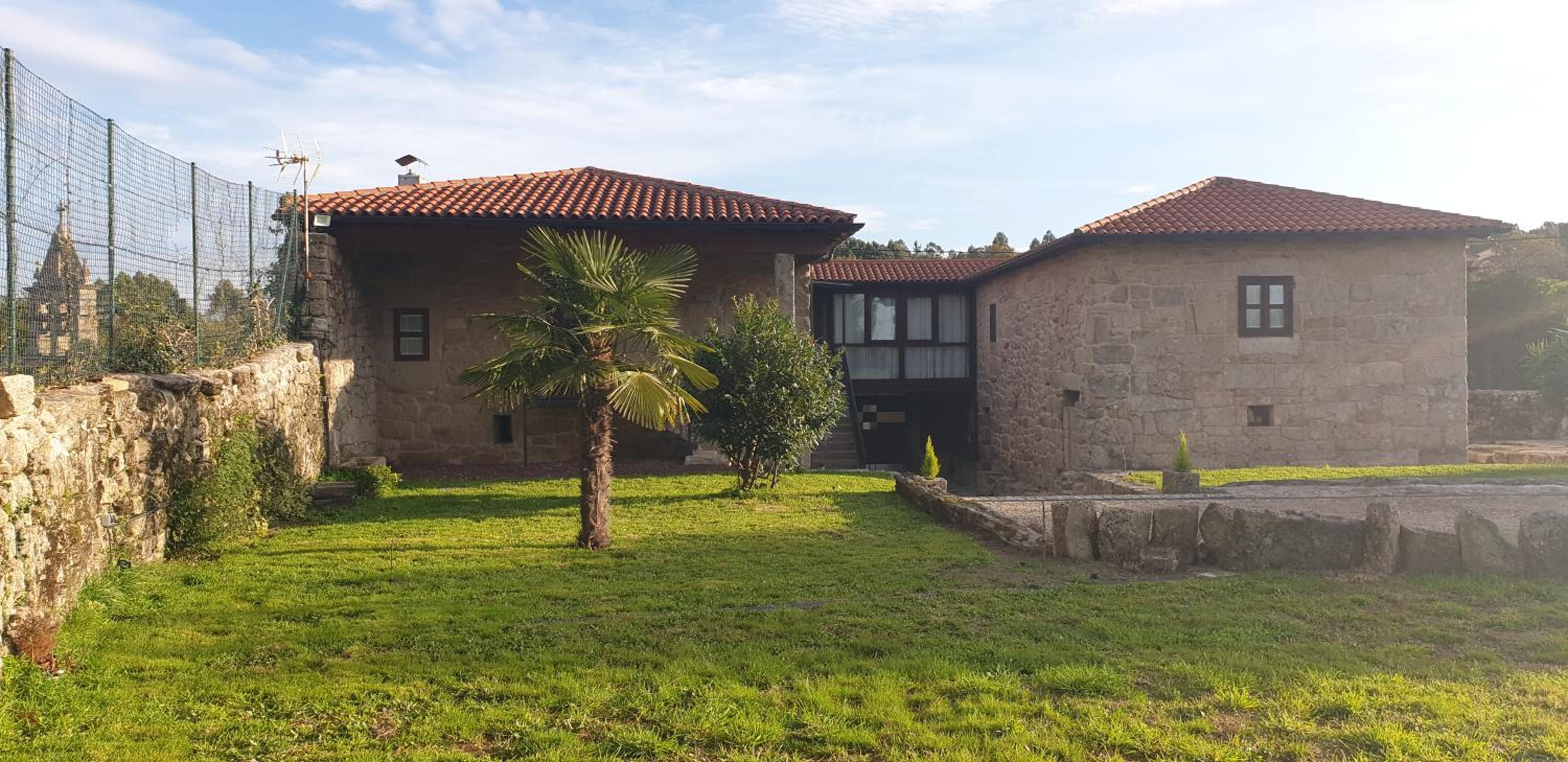Five-Bedroom House photo 2