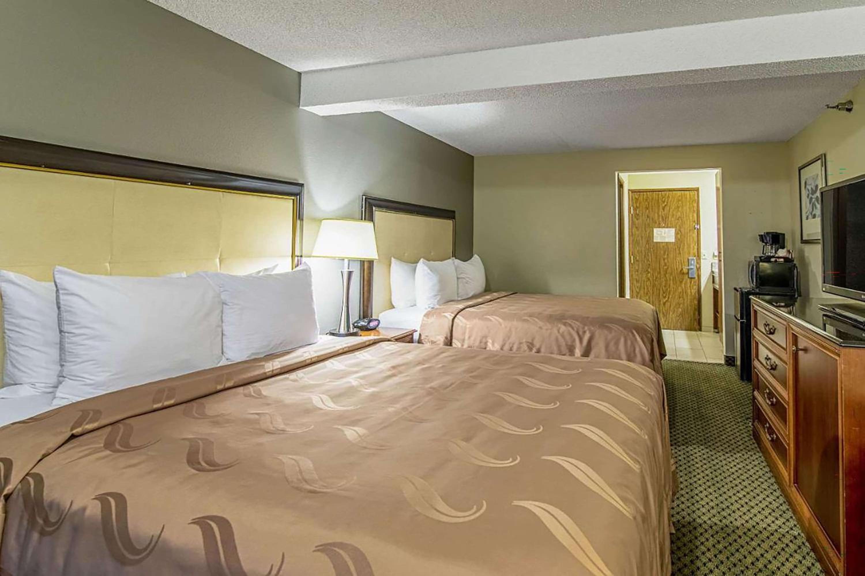 Queen Room with Two Queen Beds - Non-Smoking photo 1