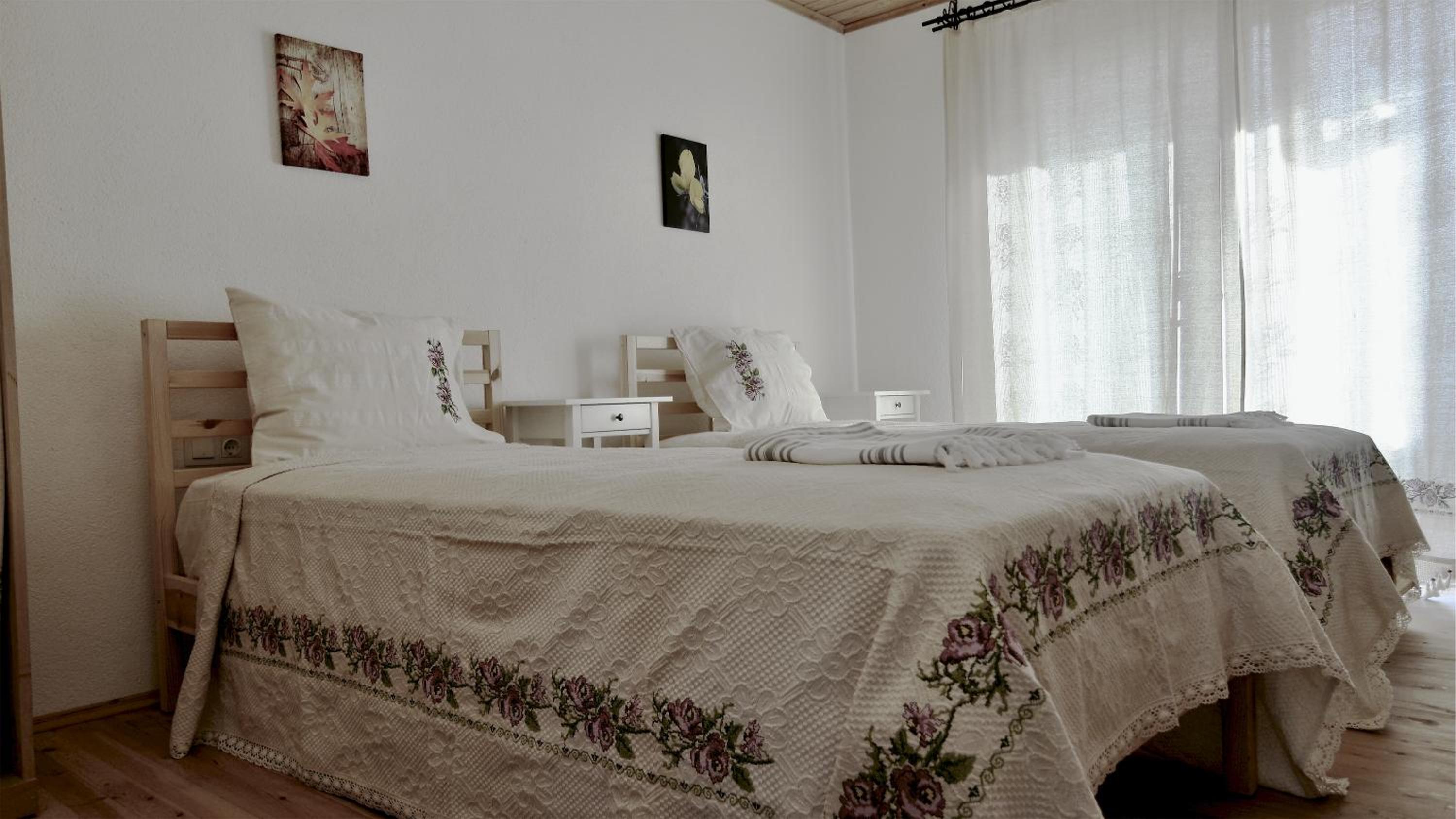 Standard Twin Room - Photo 6