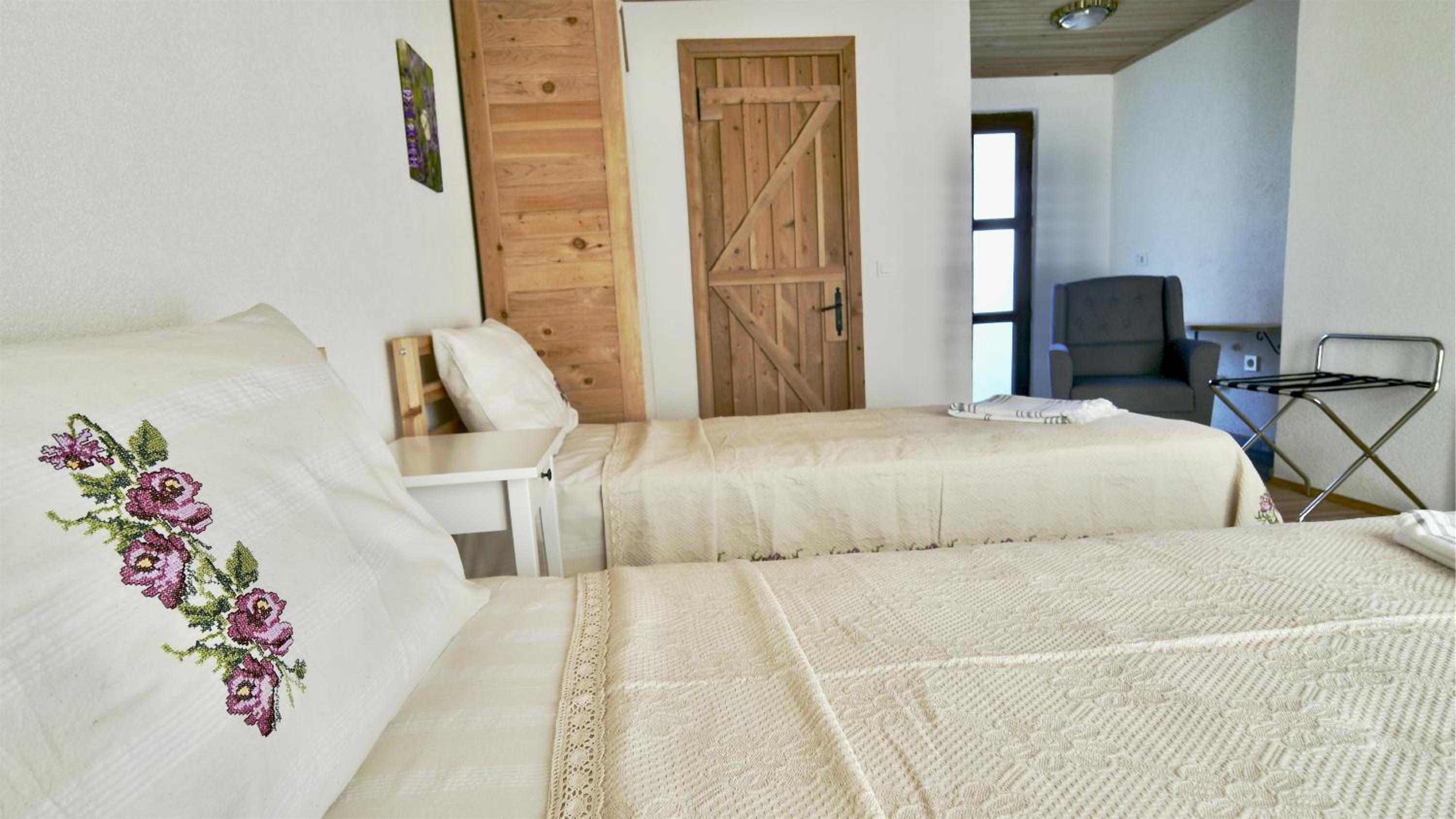 Standard Twin Room - Photo 4