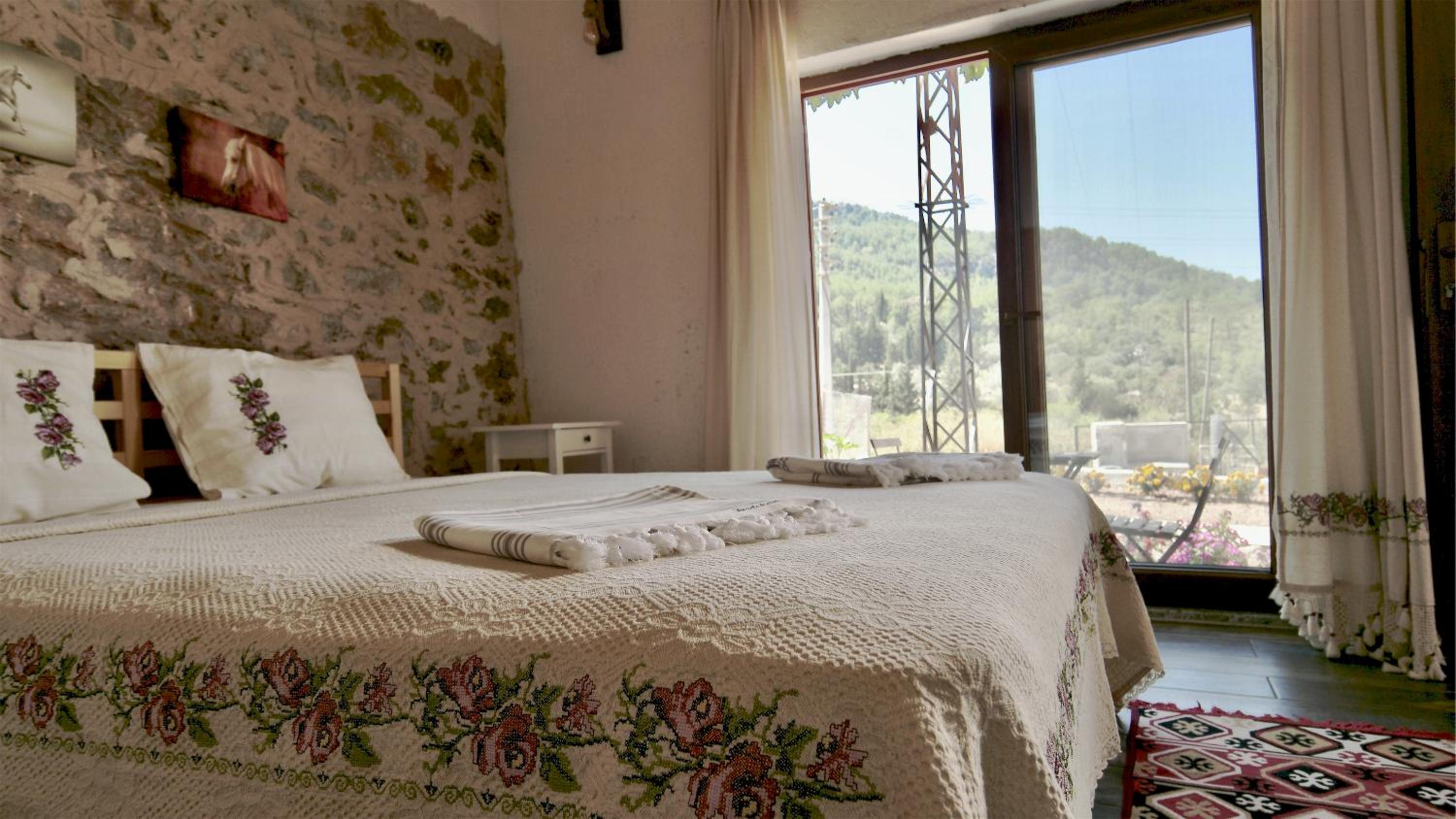 Deluxe Room - Photo 4