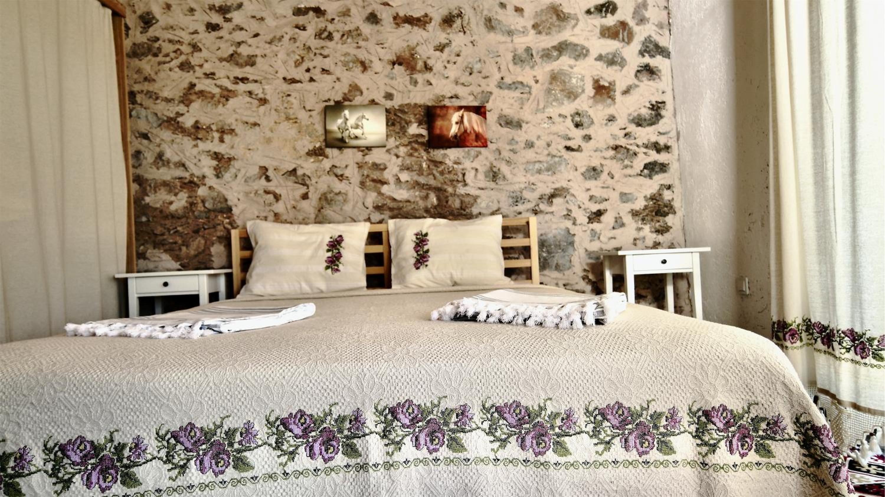 Deluxe Room - Photo 6