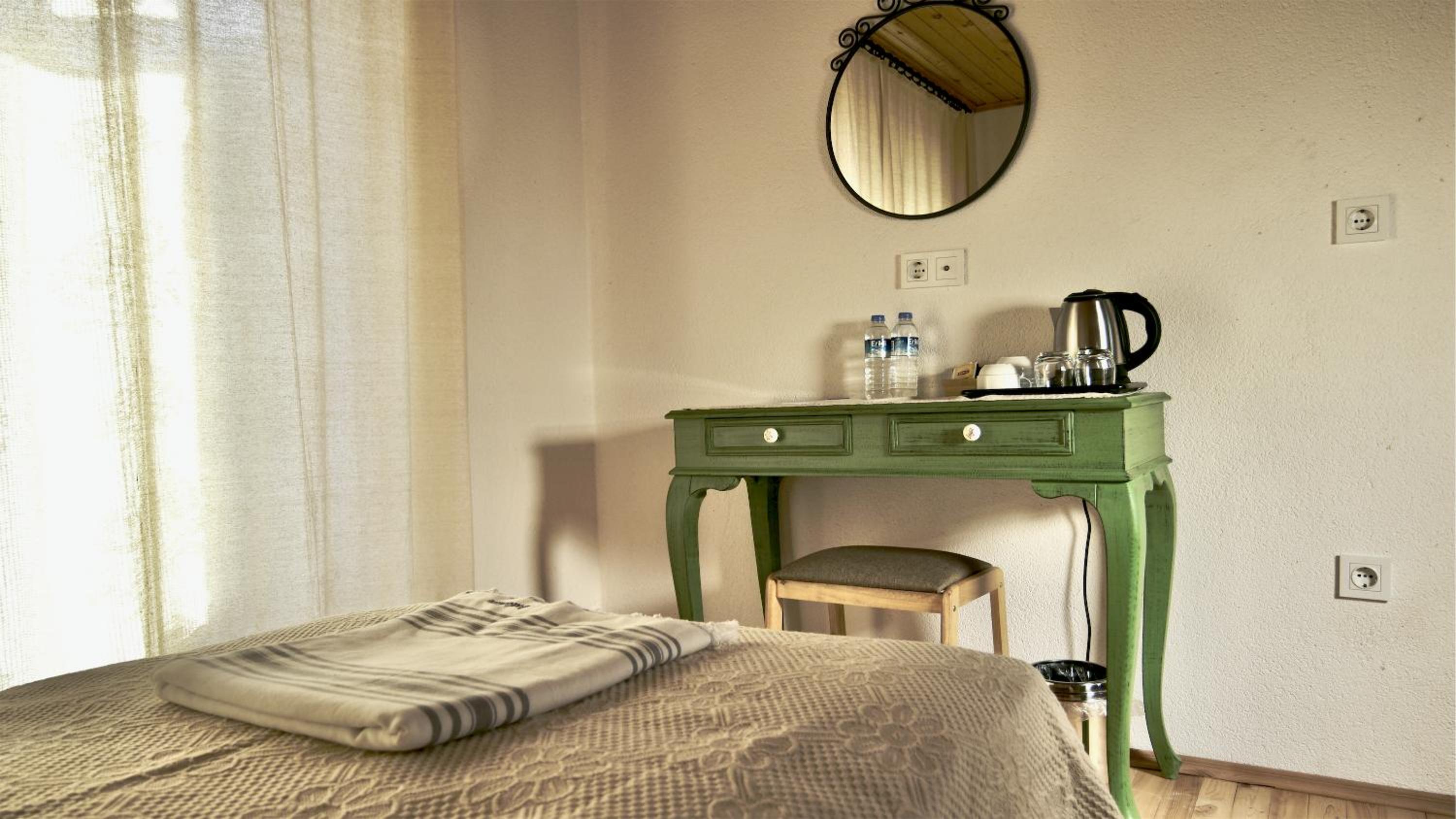 Standard Twin Room - Photo 2