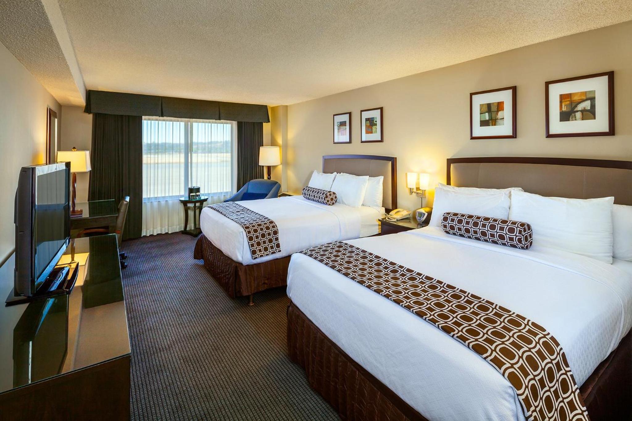 Queen Room with Two Queen Beds - Non-Smoking photo 1