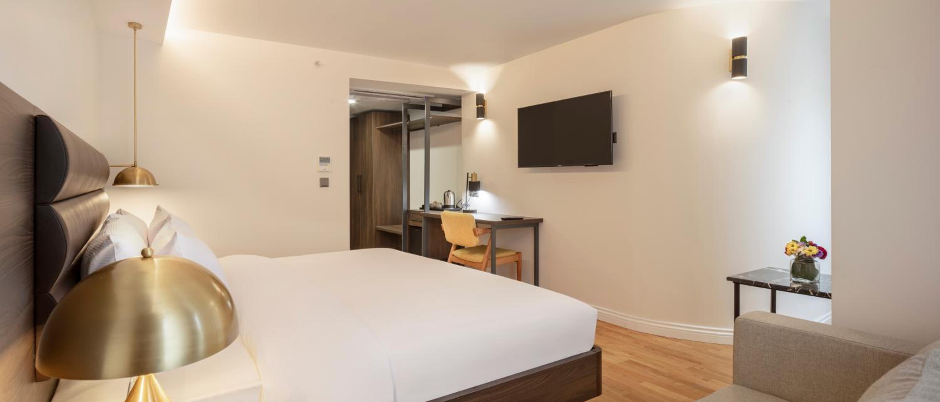 Deluxe Double Room with Balcony photo 3