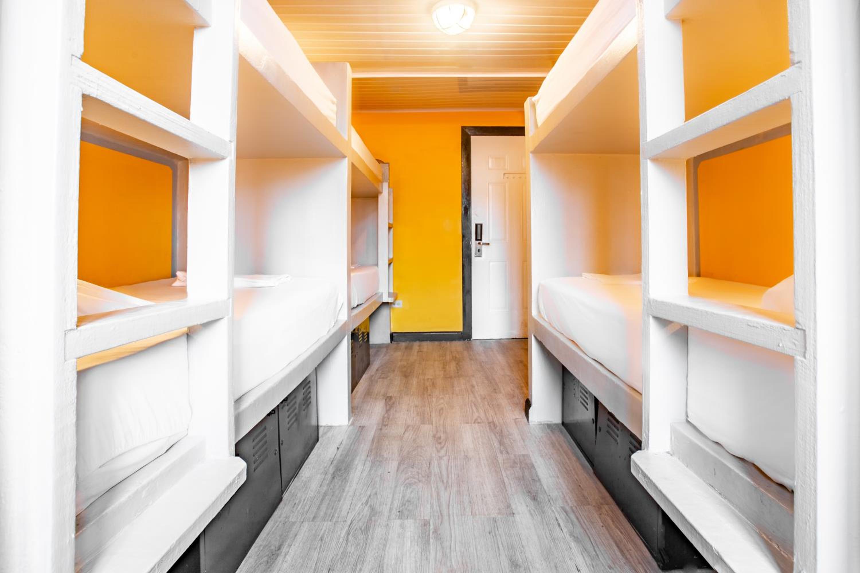 Private 6-Bed Room