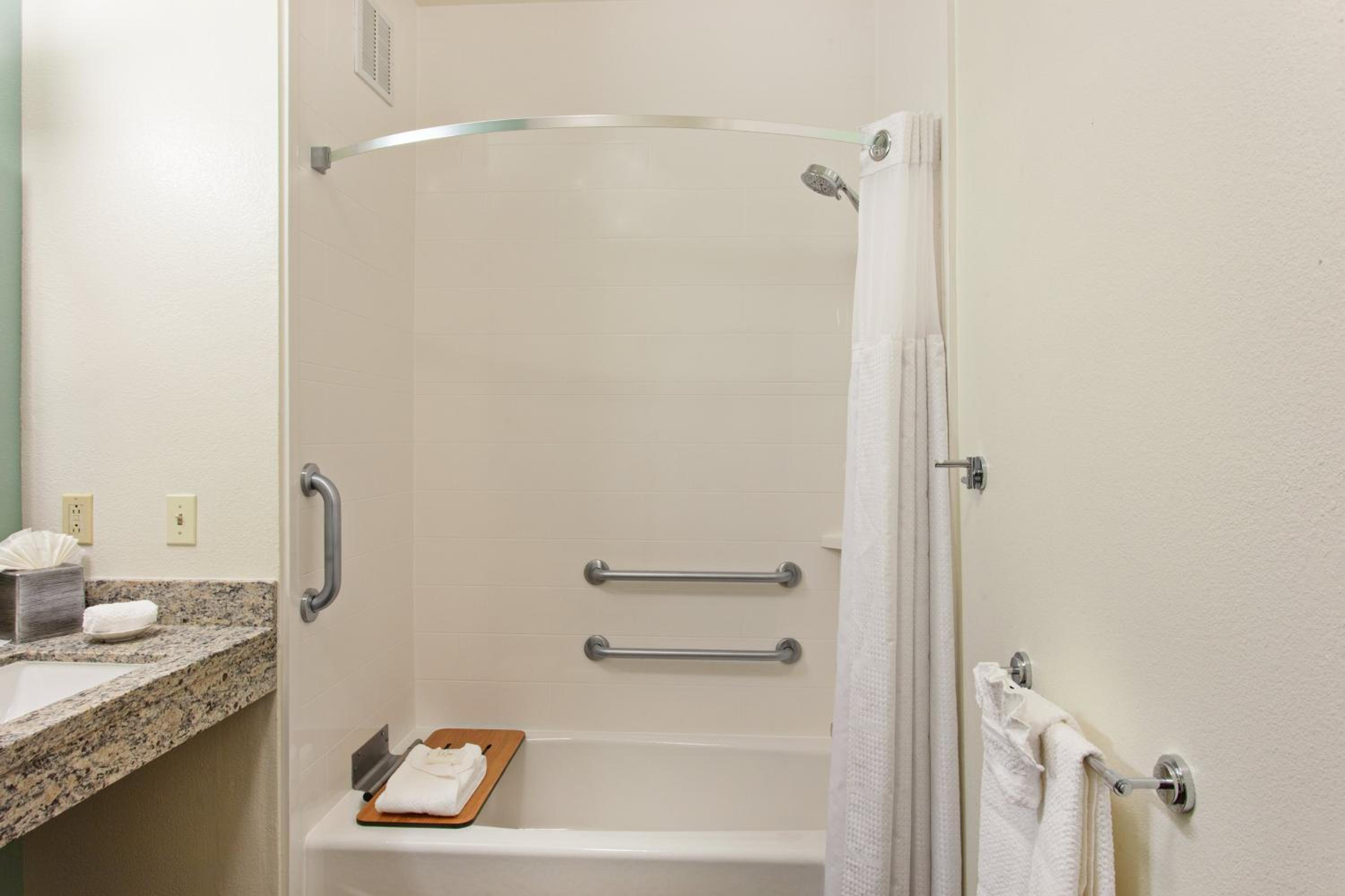 Queen Studio Suite with Bath Tub - Mobility Accessible - Non-Smoking