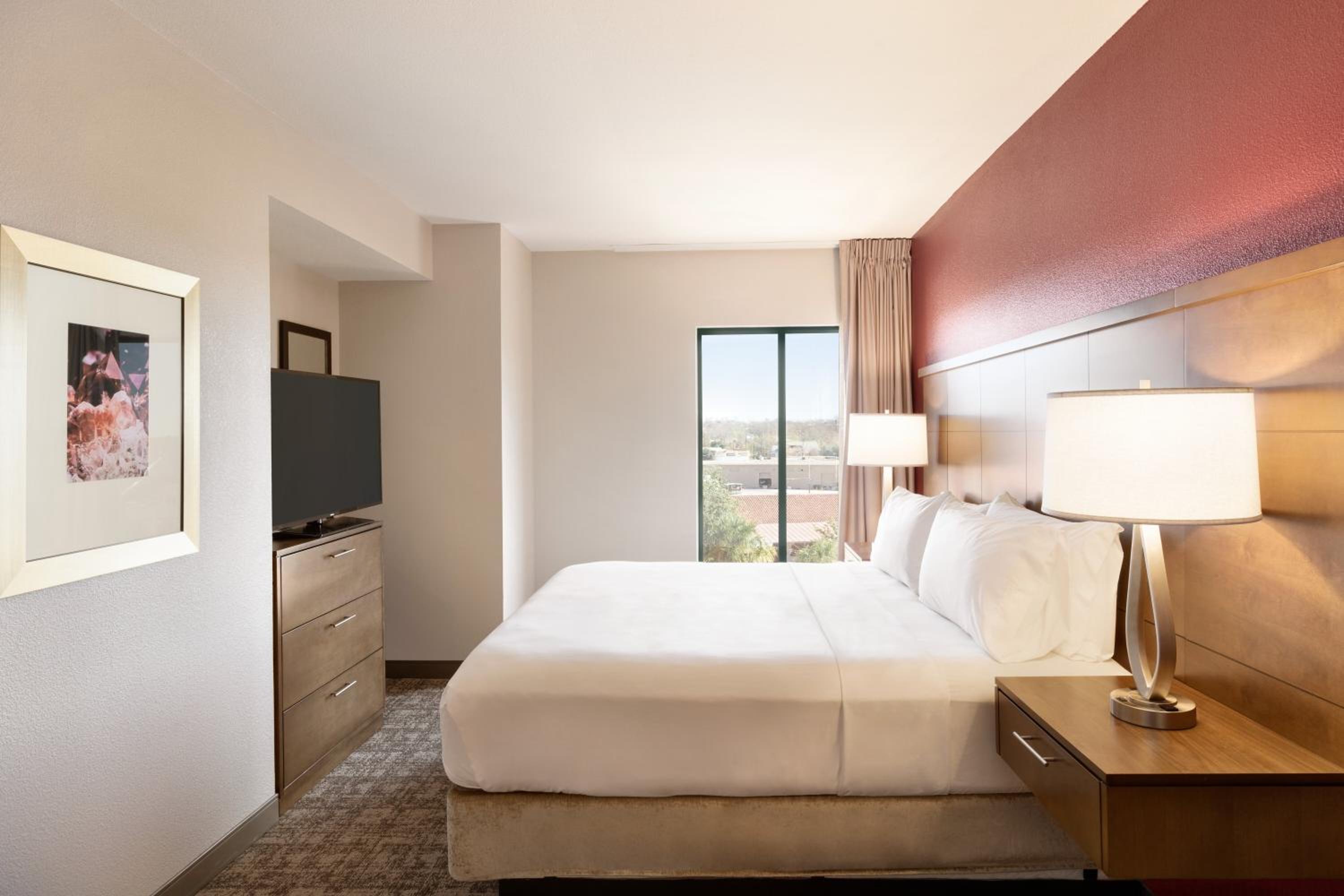 One-Bedroom King Suite with Sofa Bed - Photo 3