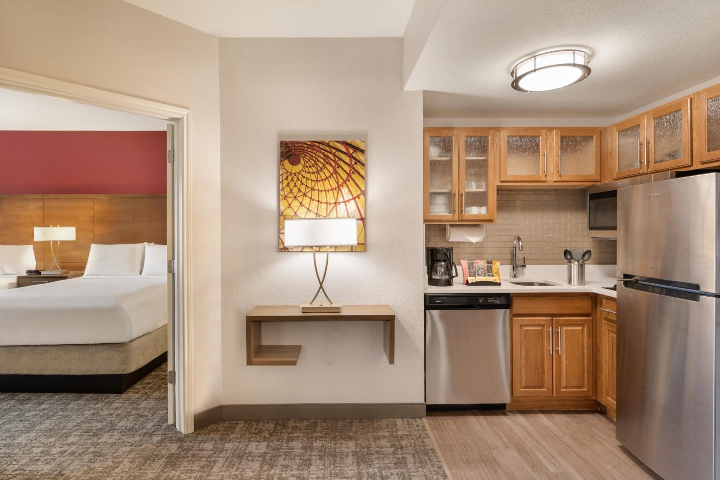 Two-Bedroom Suite with Two Bathrooms and Mobility Accessible Tub - Non-Smoking - Photo 2