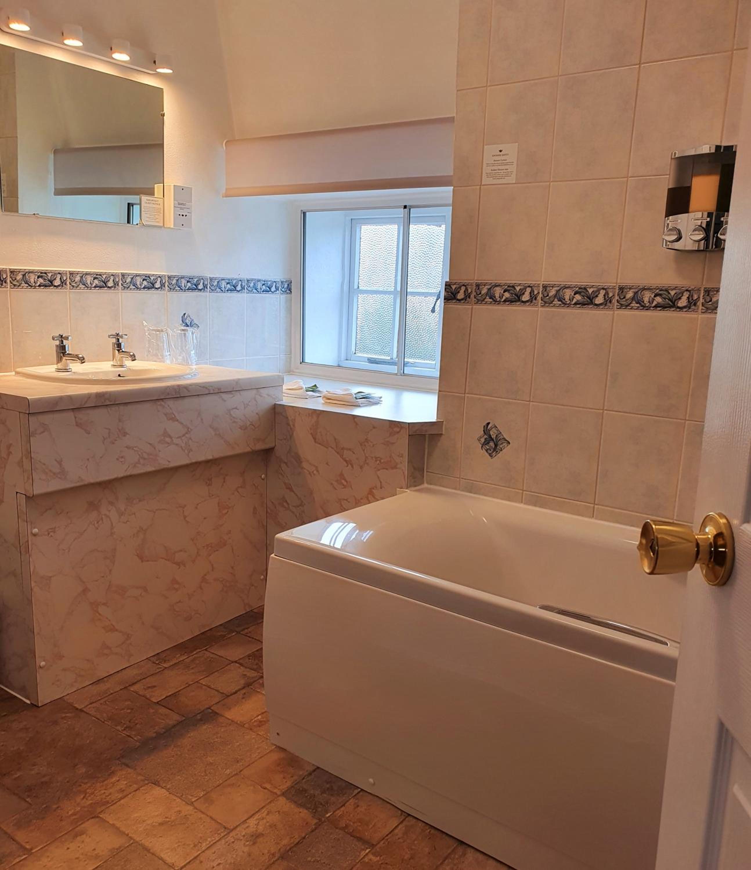 Room 24, standard double, Coach House