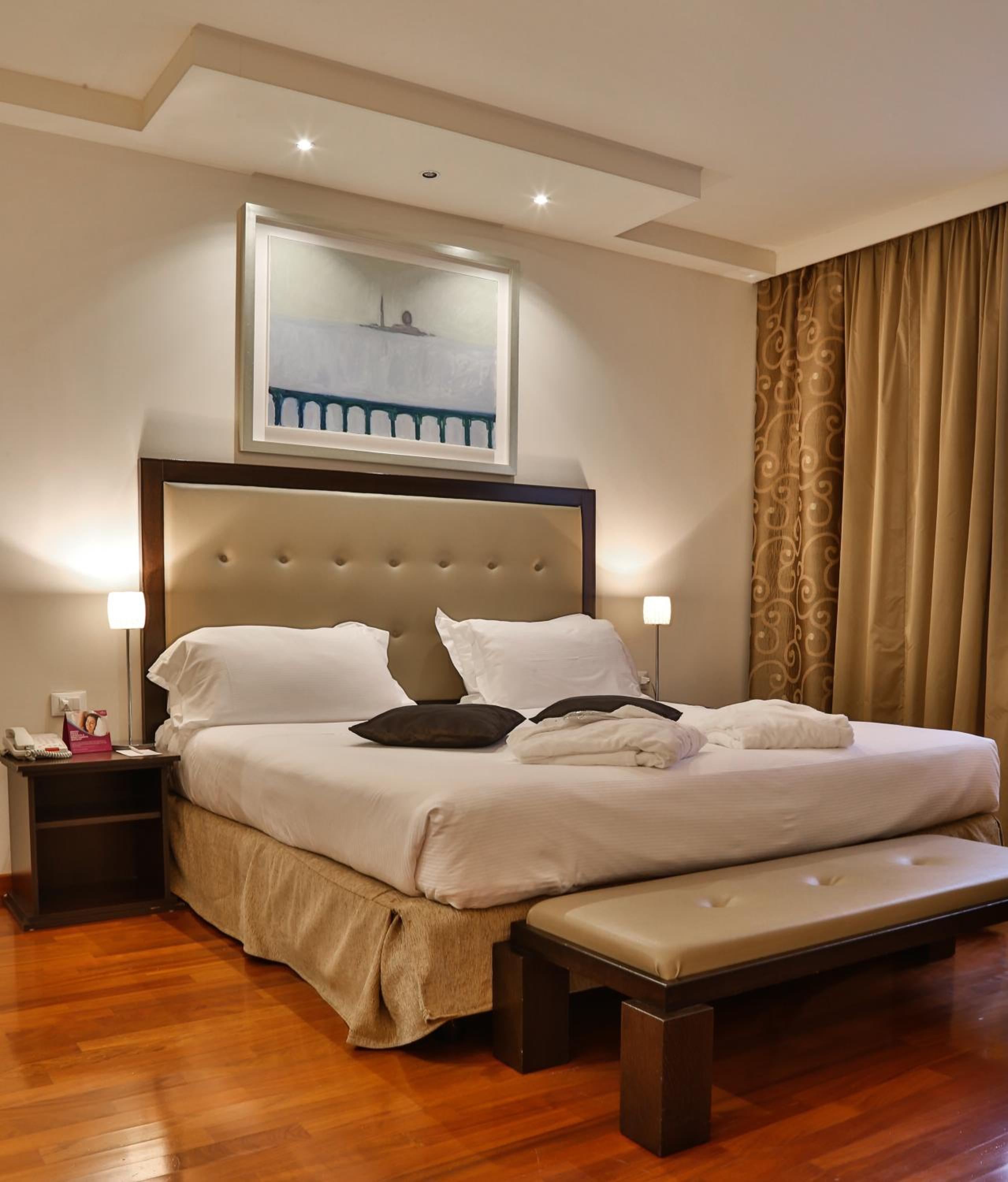 One-Bedroom Suite with Two Double Beds - Photo 6
