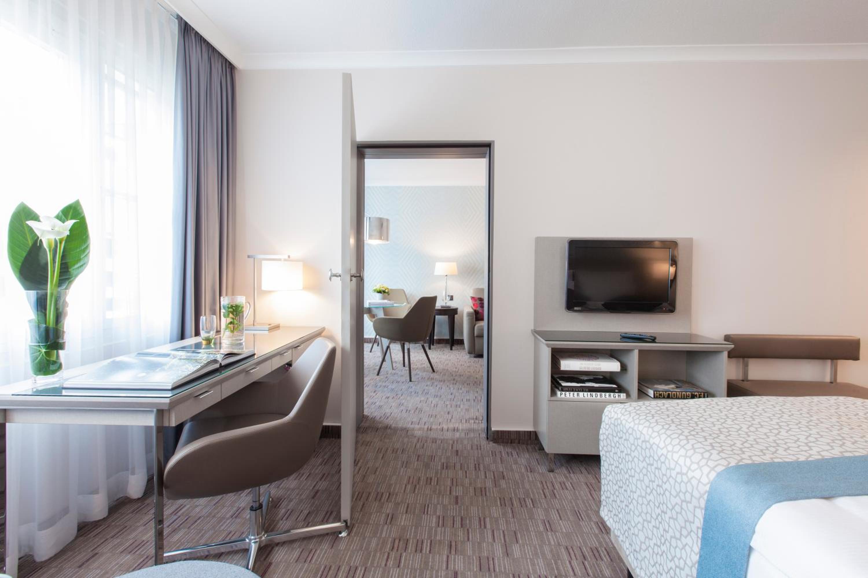 King Suite - Photo 13