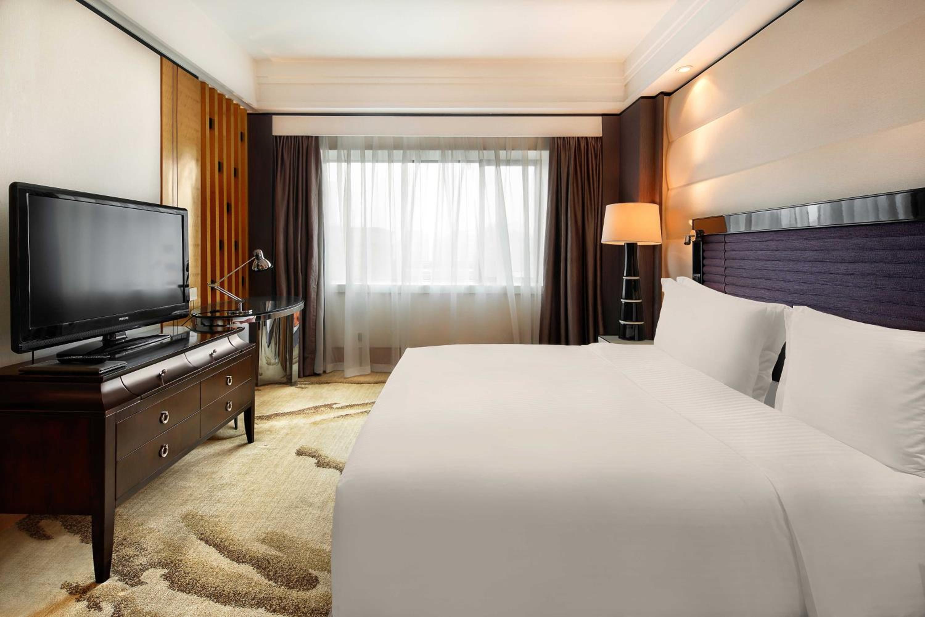 One-Bedroom Suite - Photo 4