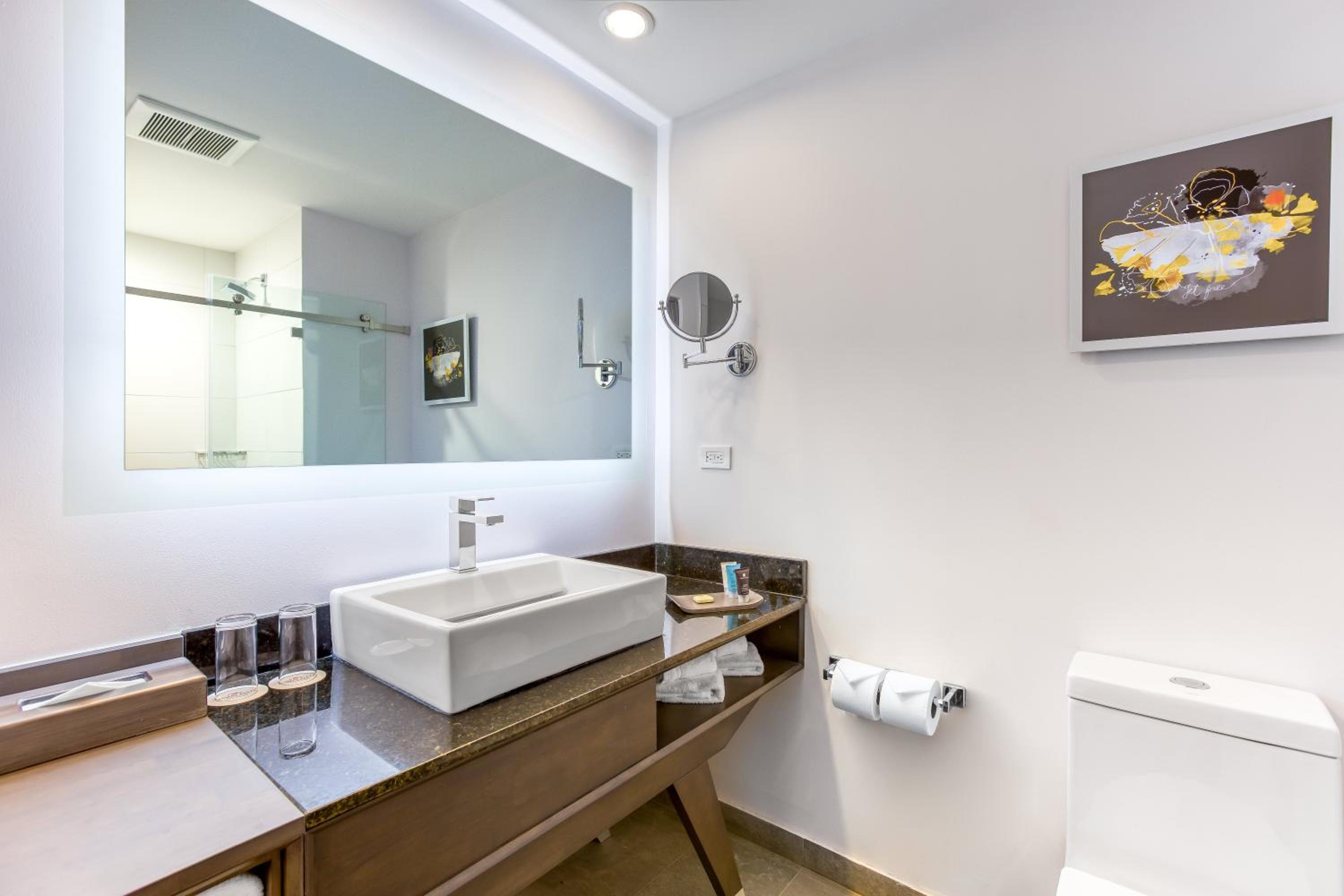 Standard Double Room with Two Double Beds - High Floor, photo 6