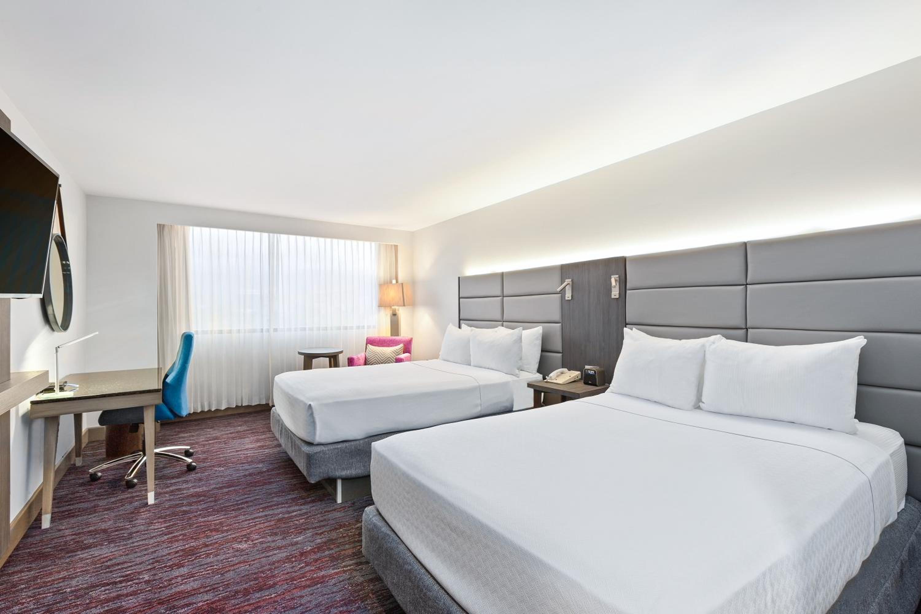 Habitación Doble Estándar con Dos Camas Dobles y Acceso al Salón - Planta Club