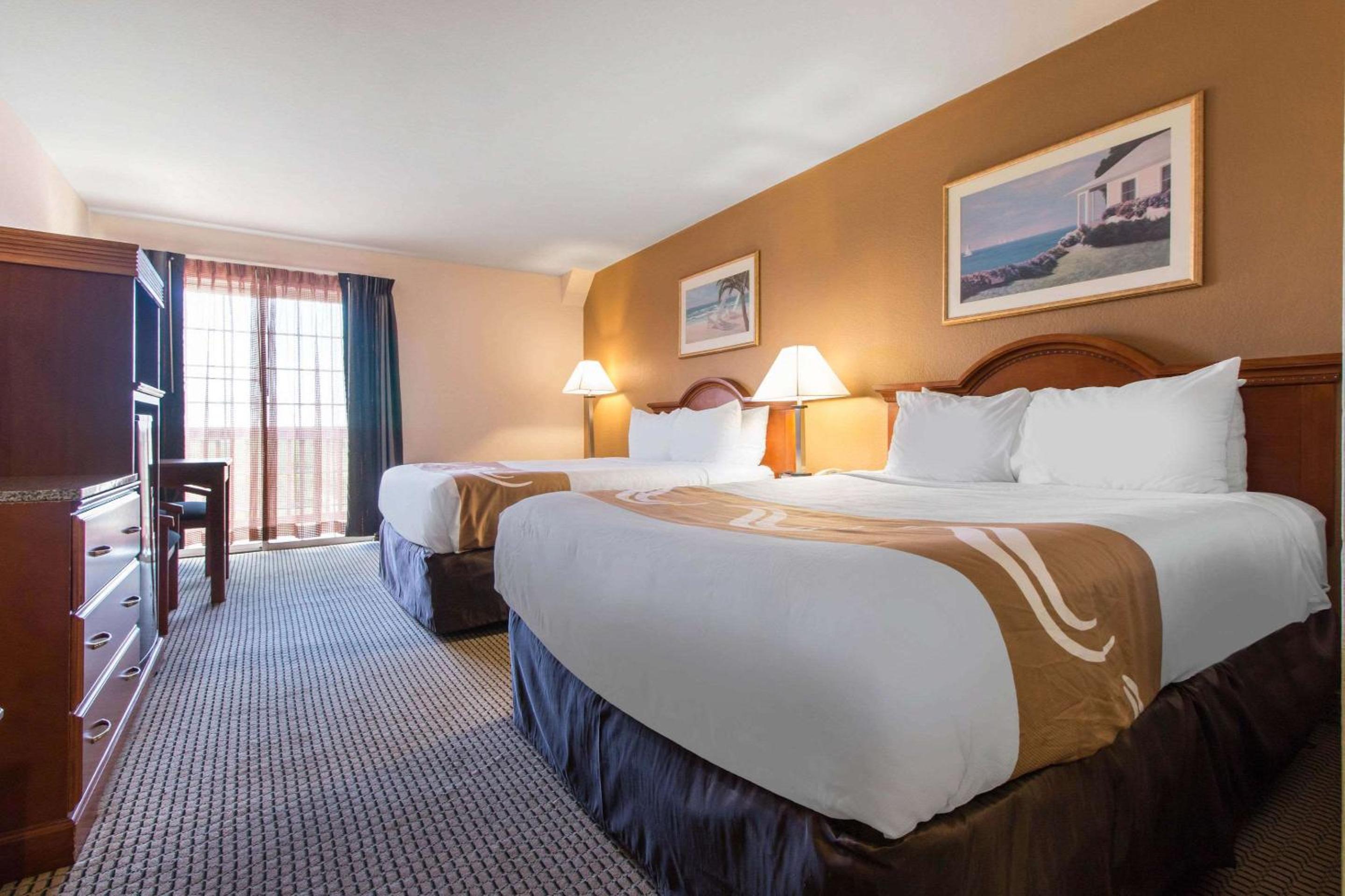 Queen Room with Two Queen Beds - Non-Smoking photo 1