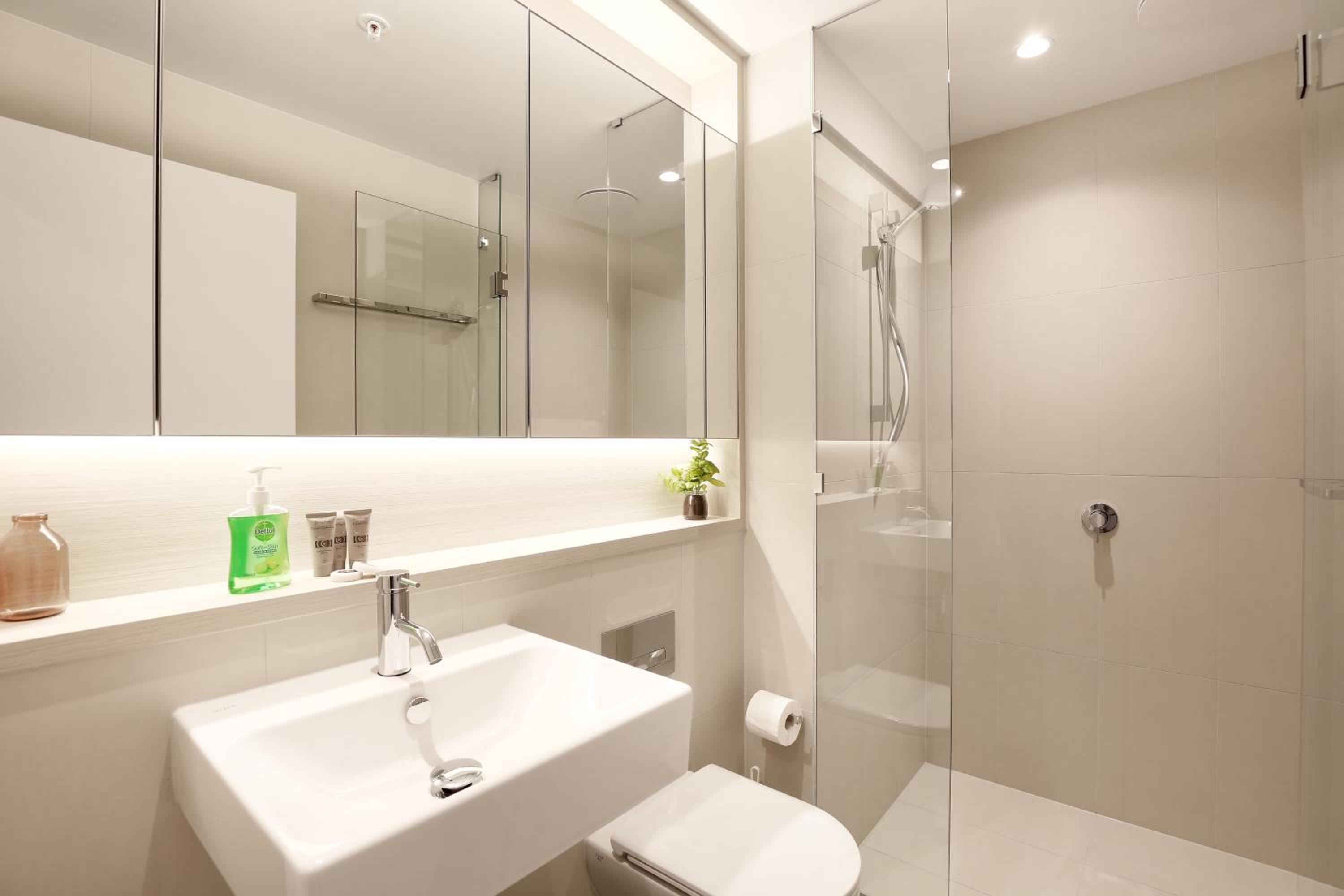 Two Bedroom One Bathroom Apartment photo 2