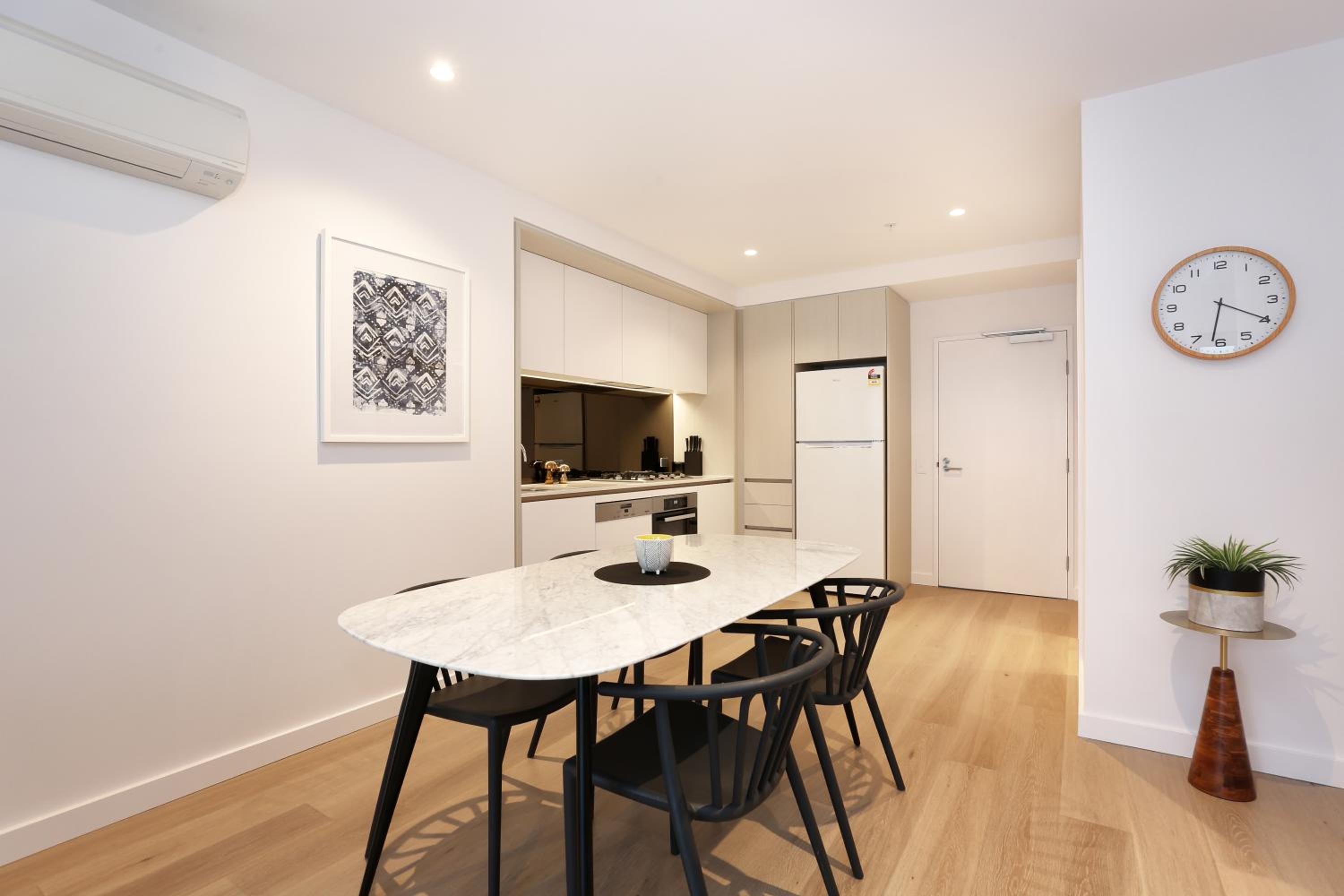 One-Bedroom Apartment with City View photo 3