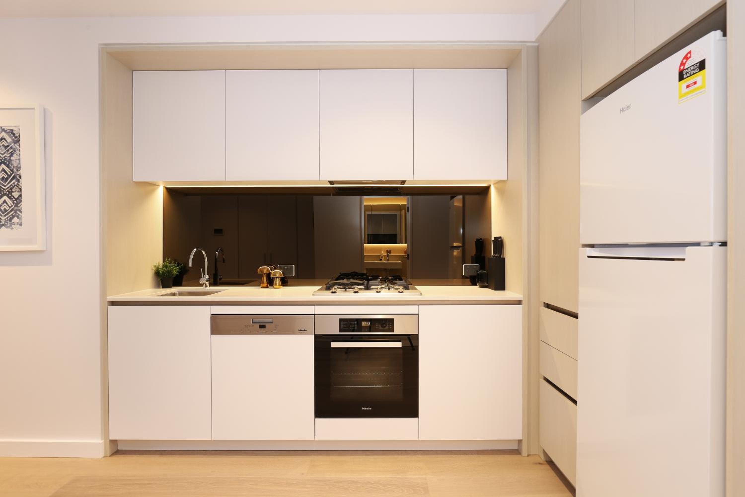 One-Bedroom Apartment with City View photo 2