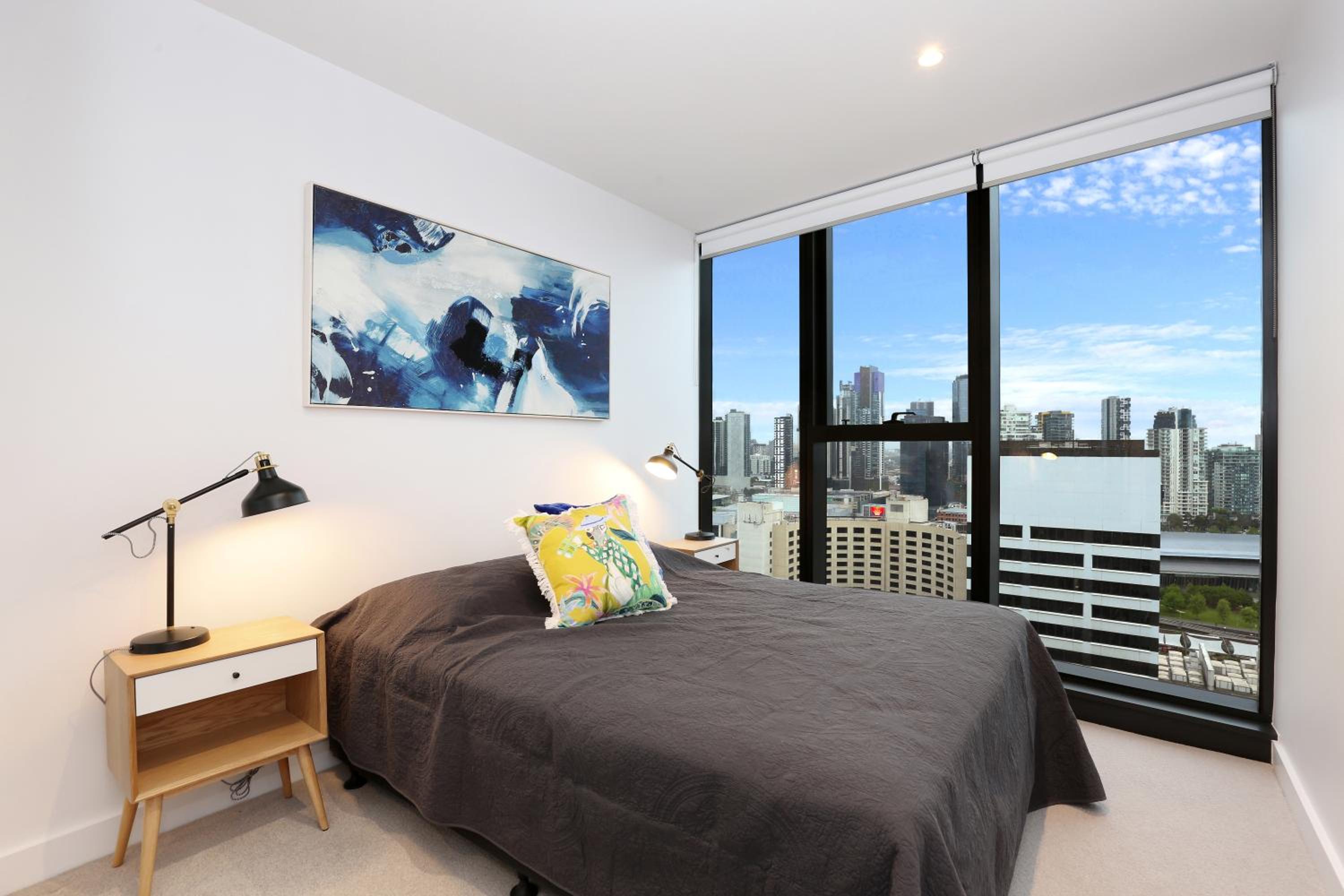 One-Bedroom Apartment with City View photo 1