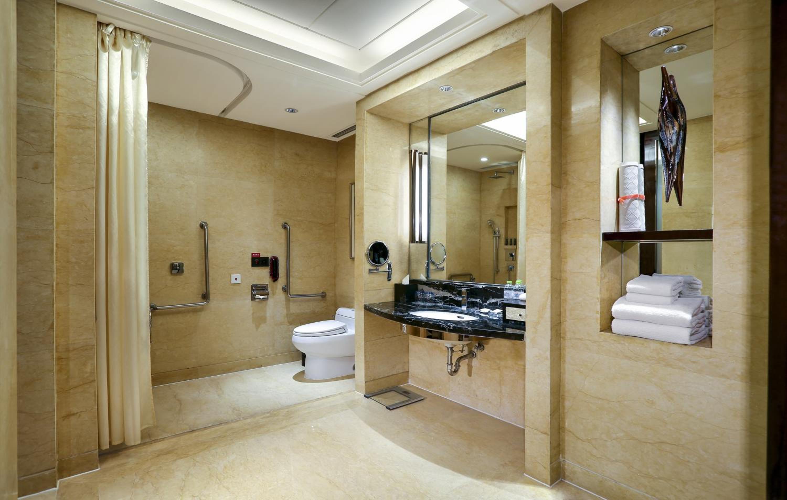 Standard King Room - Accessible - Photo 5