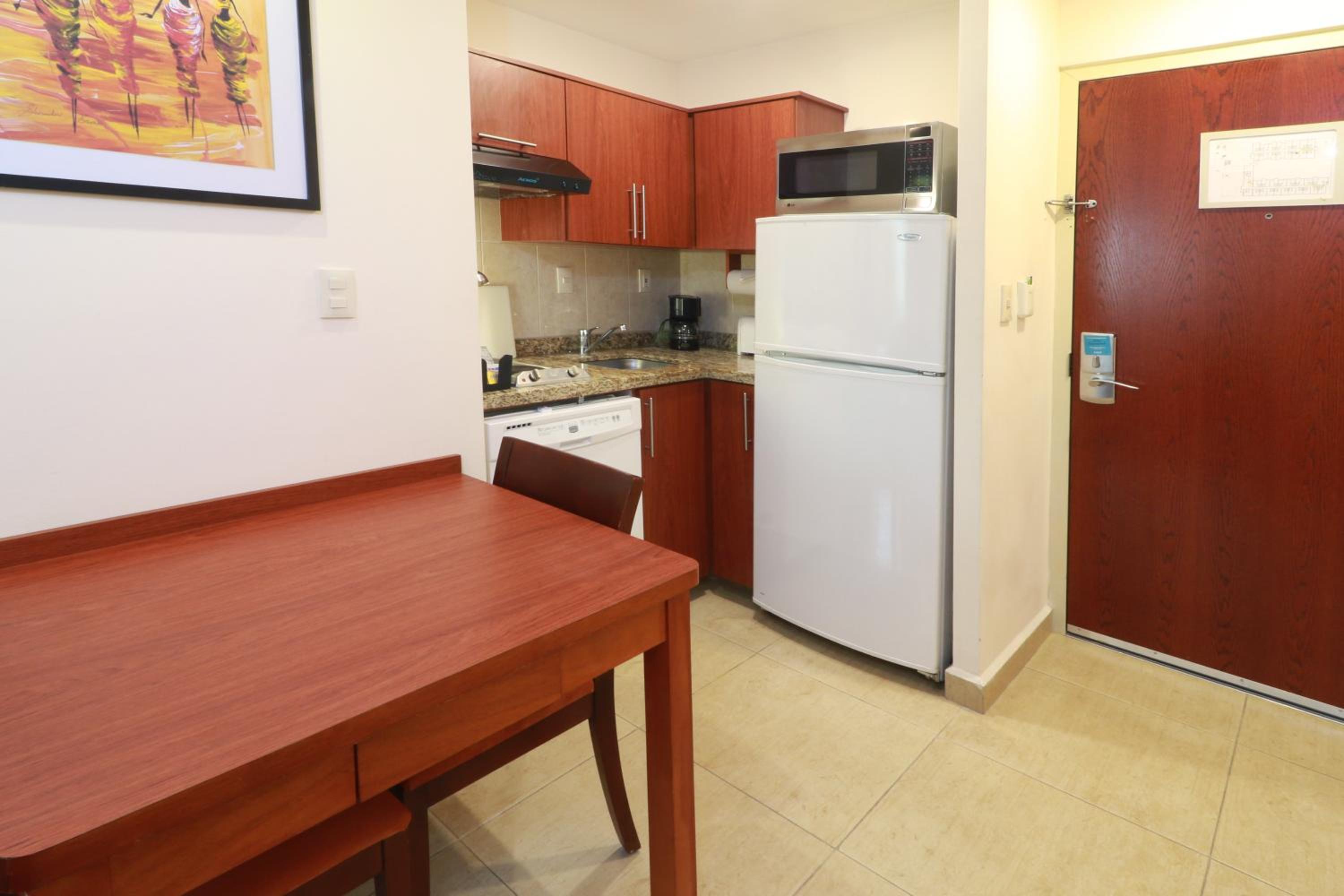 King Studio Suite - Photo 5