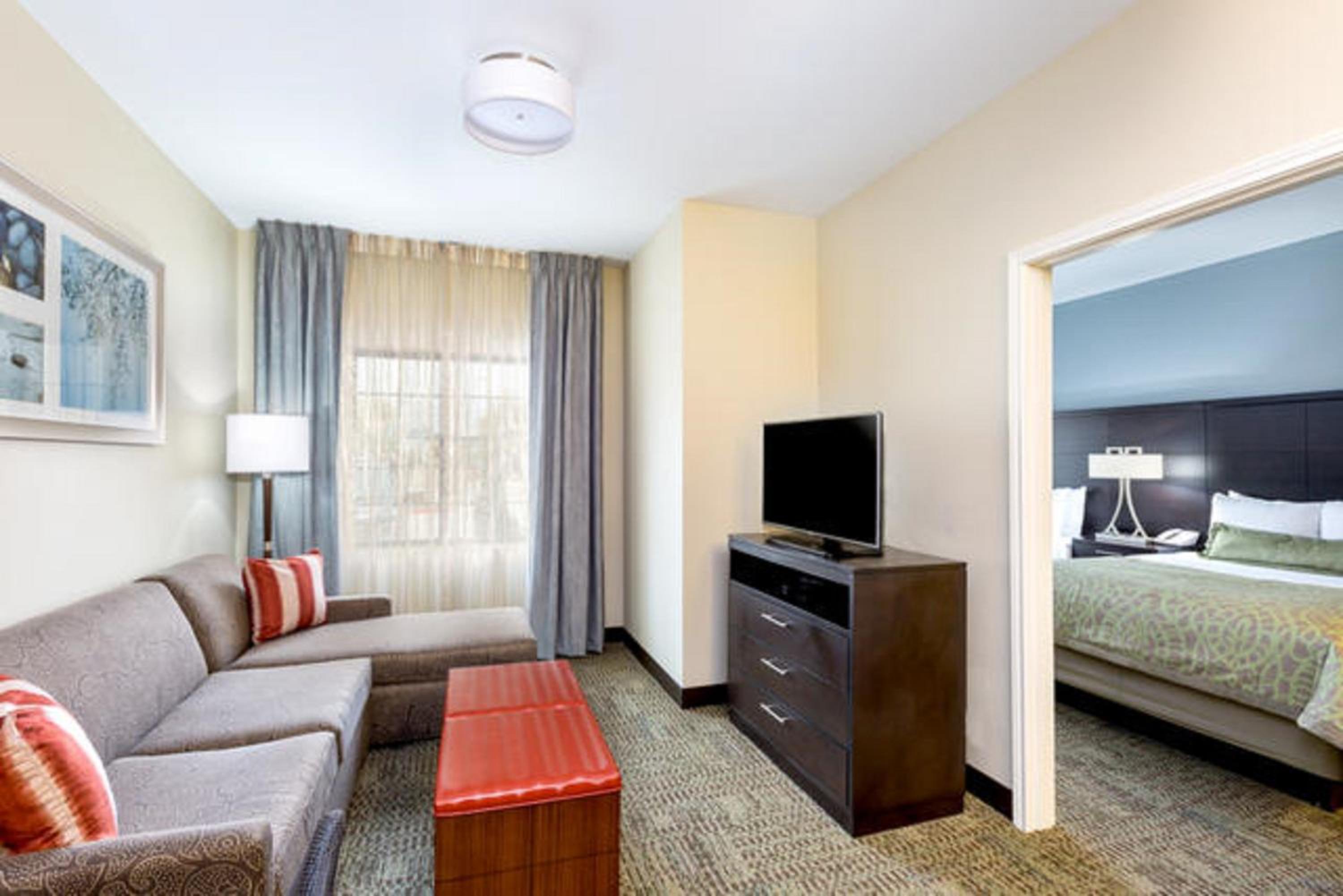One-Bedroom Queen Suite photo 3