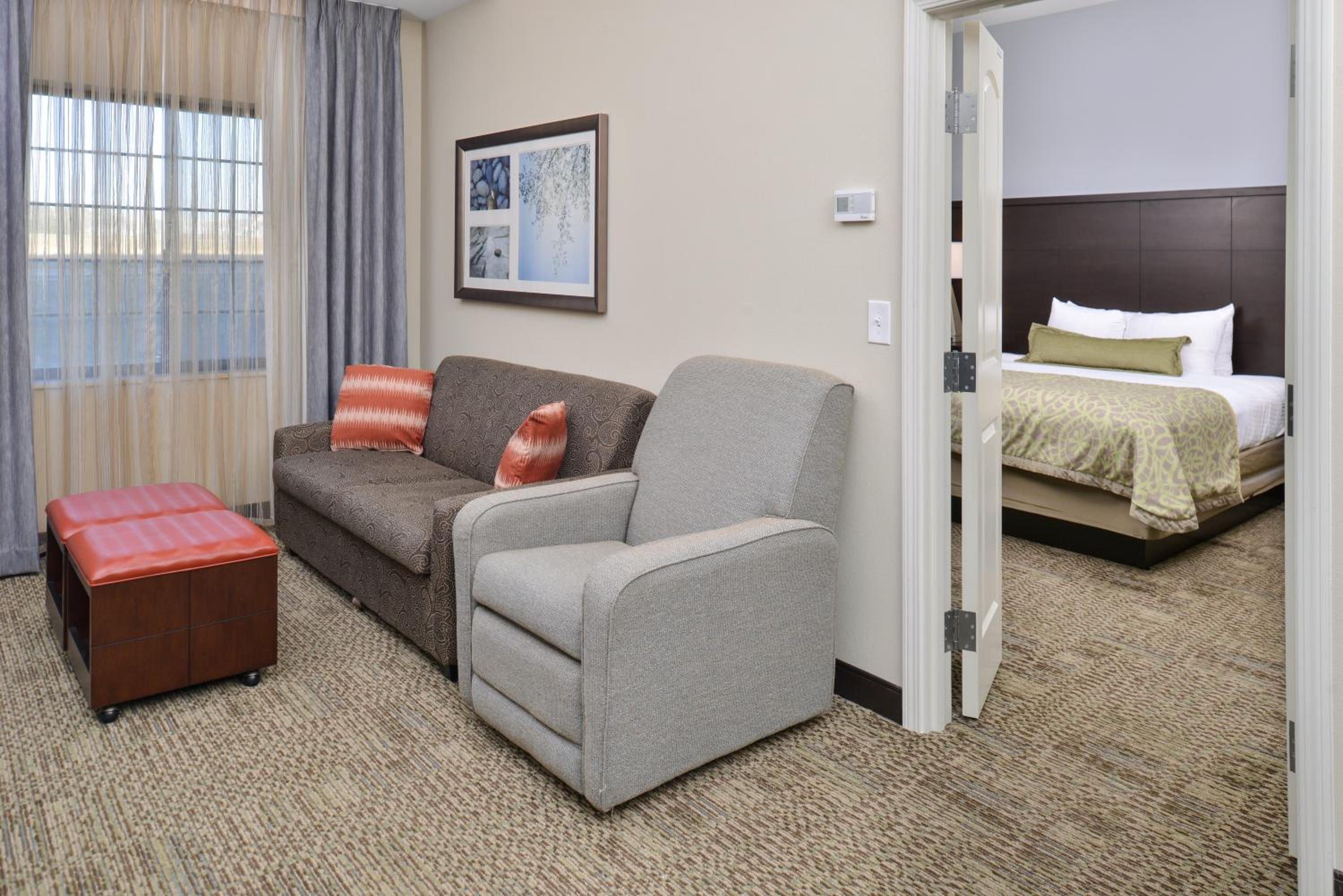 One-Bedroom King Suite with Communications Accessible Tub