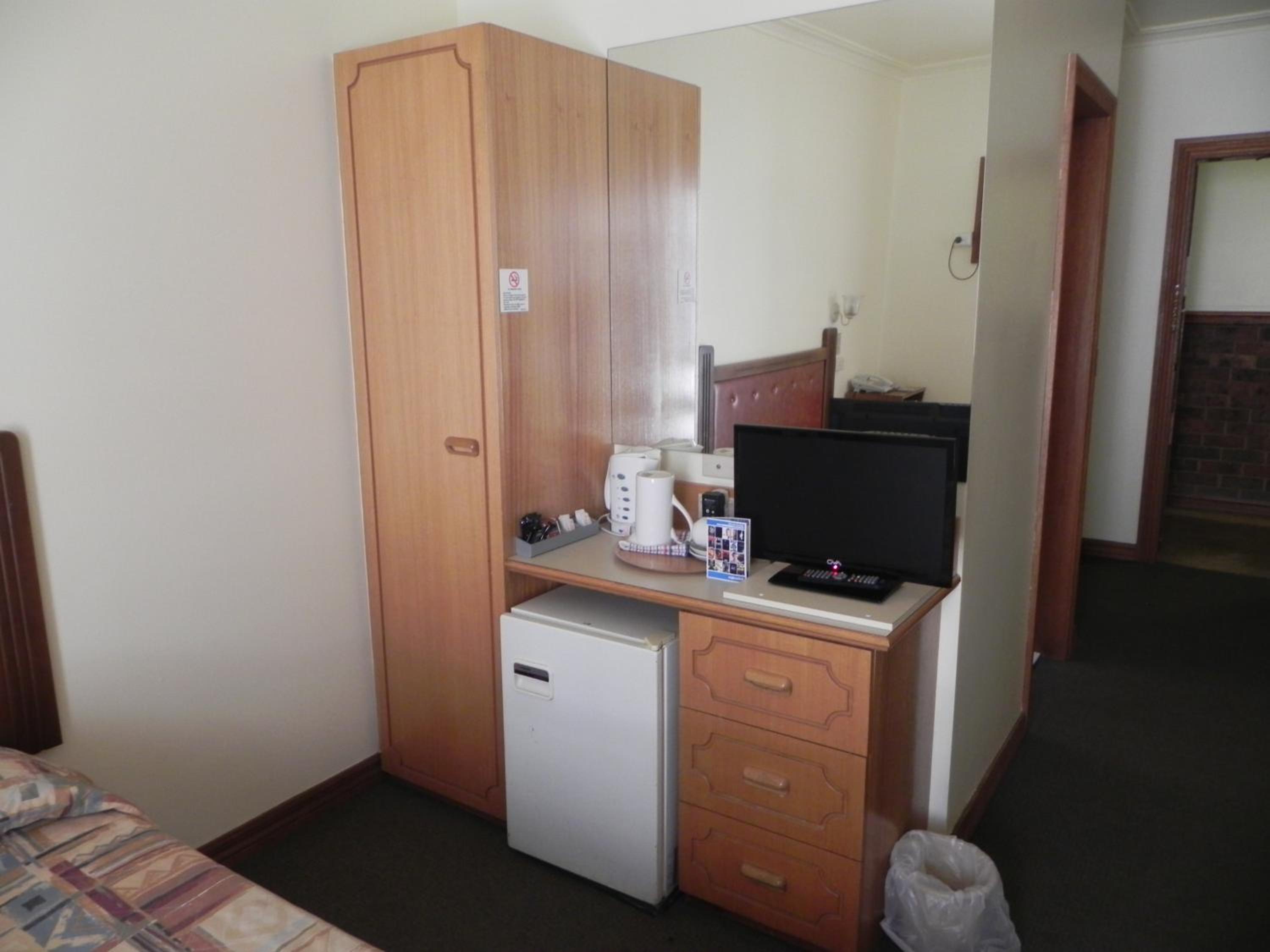 Budget Double Room photo 3