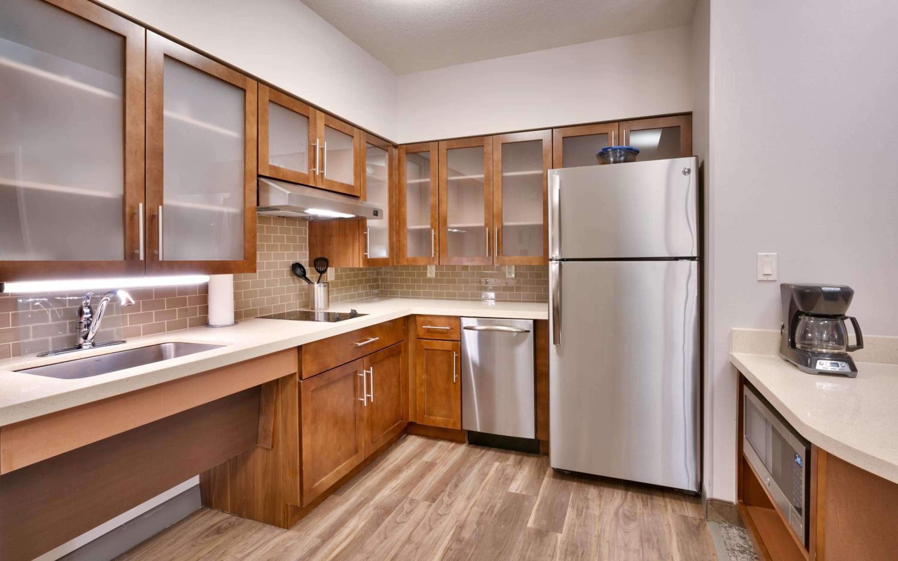 Queen Room - Hearing Accessible - Non-Smoking photo 3