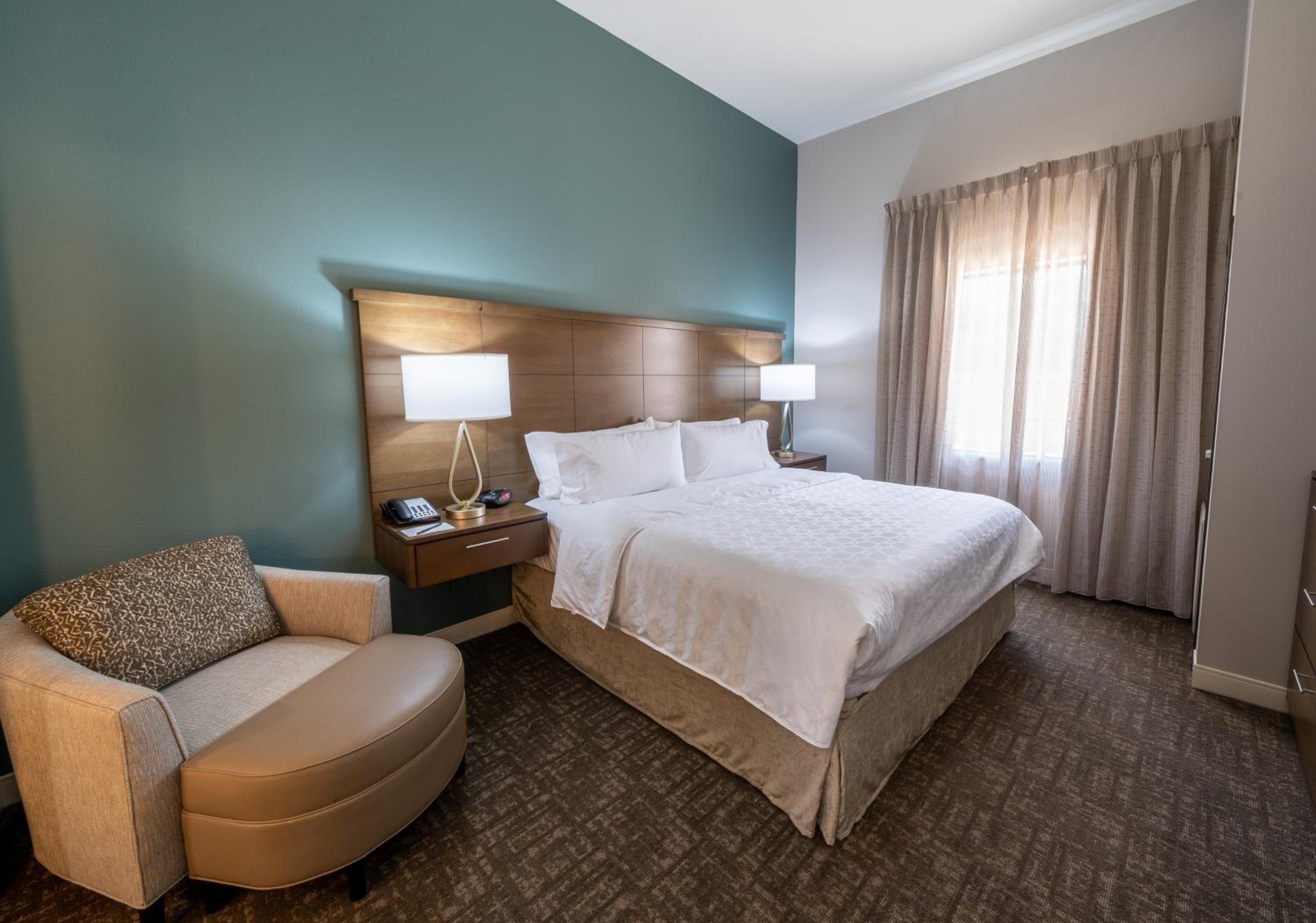 One-Bedroom Suite - Communications/Mobility Accessible