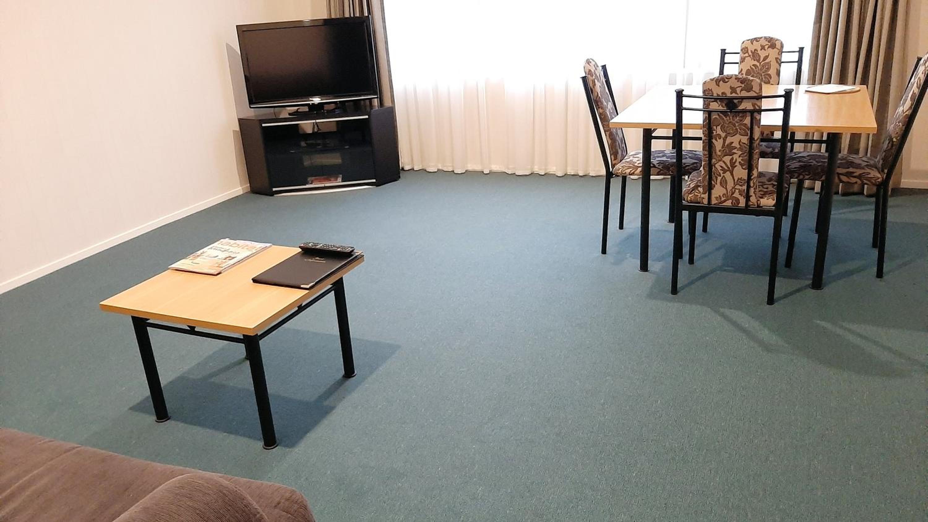 Deluxe King Suite