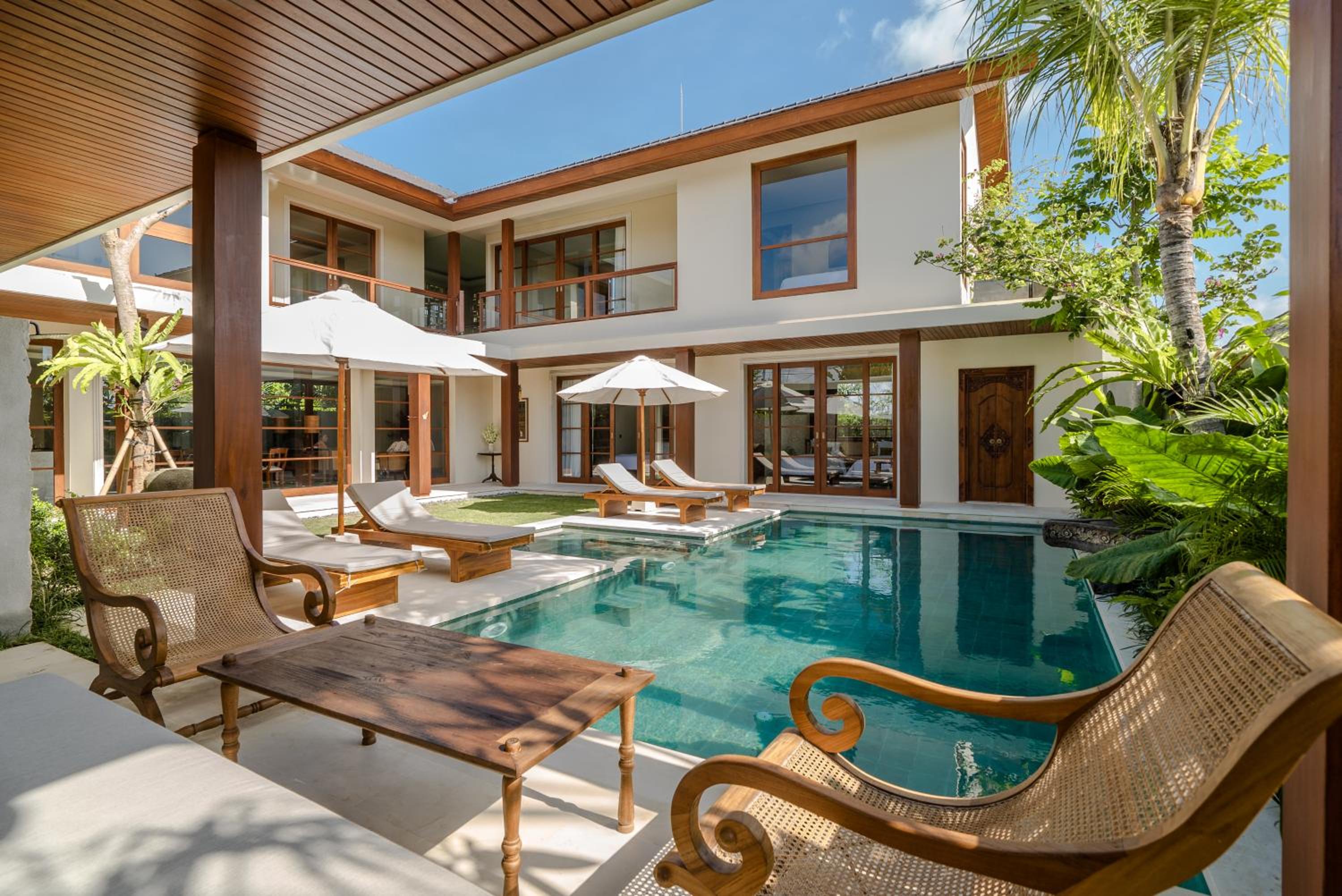 Five-Bedroom Villa with Private Pool - Photo 21