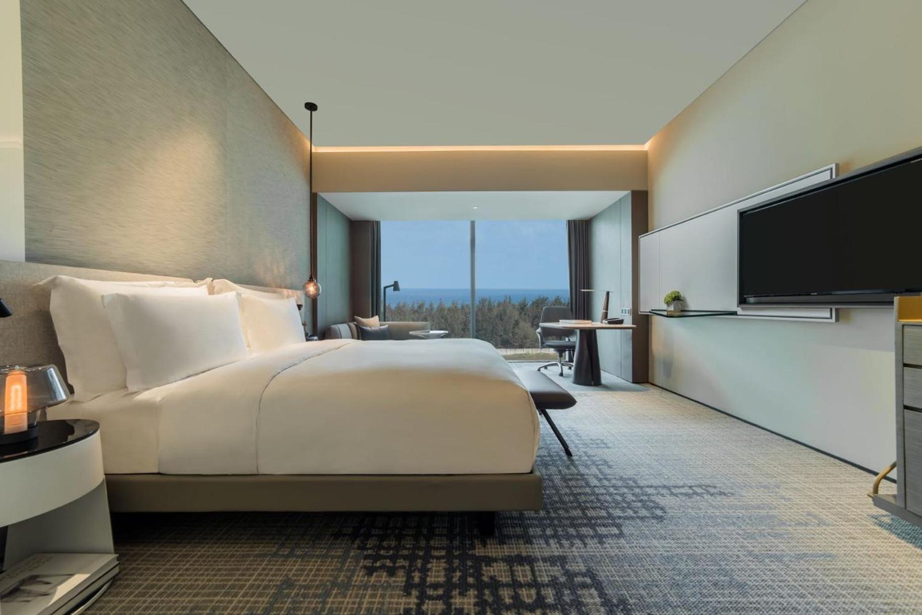 Standard King Room - Photo 4