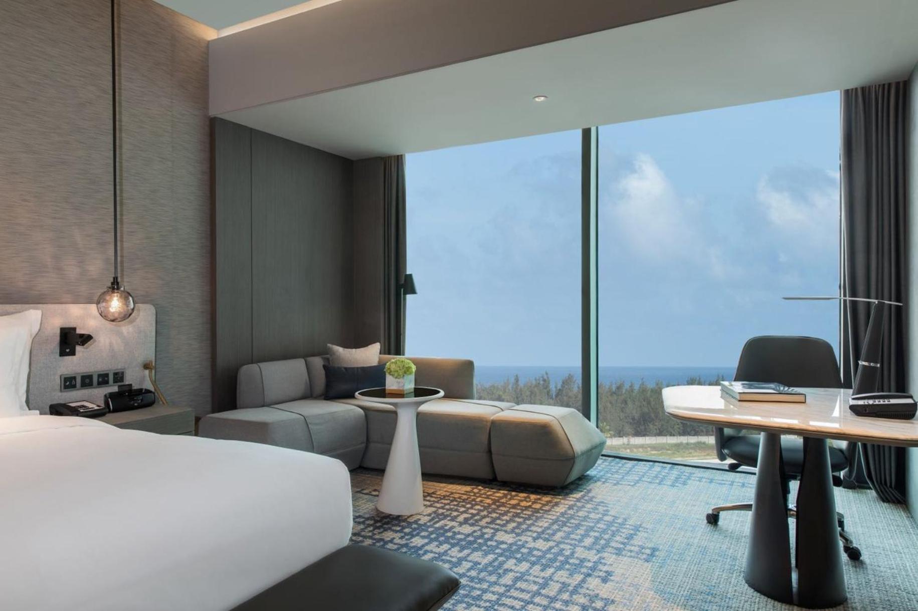 Premium King Room - Photo 3
