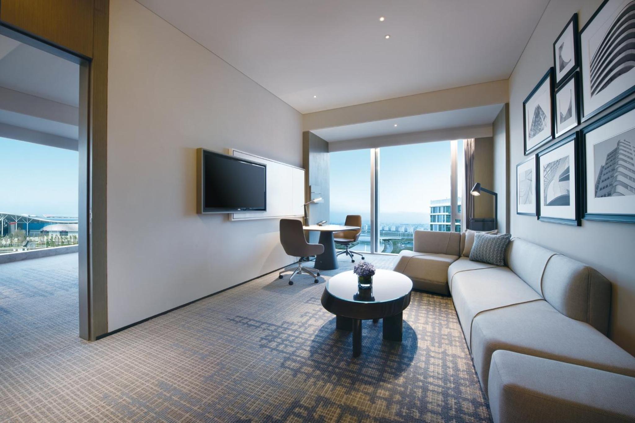 One-Bedroom Suite - Photo 4