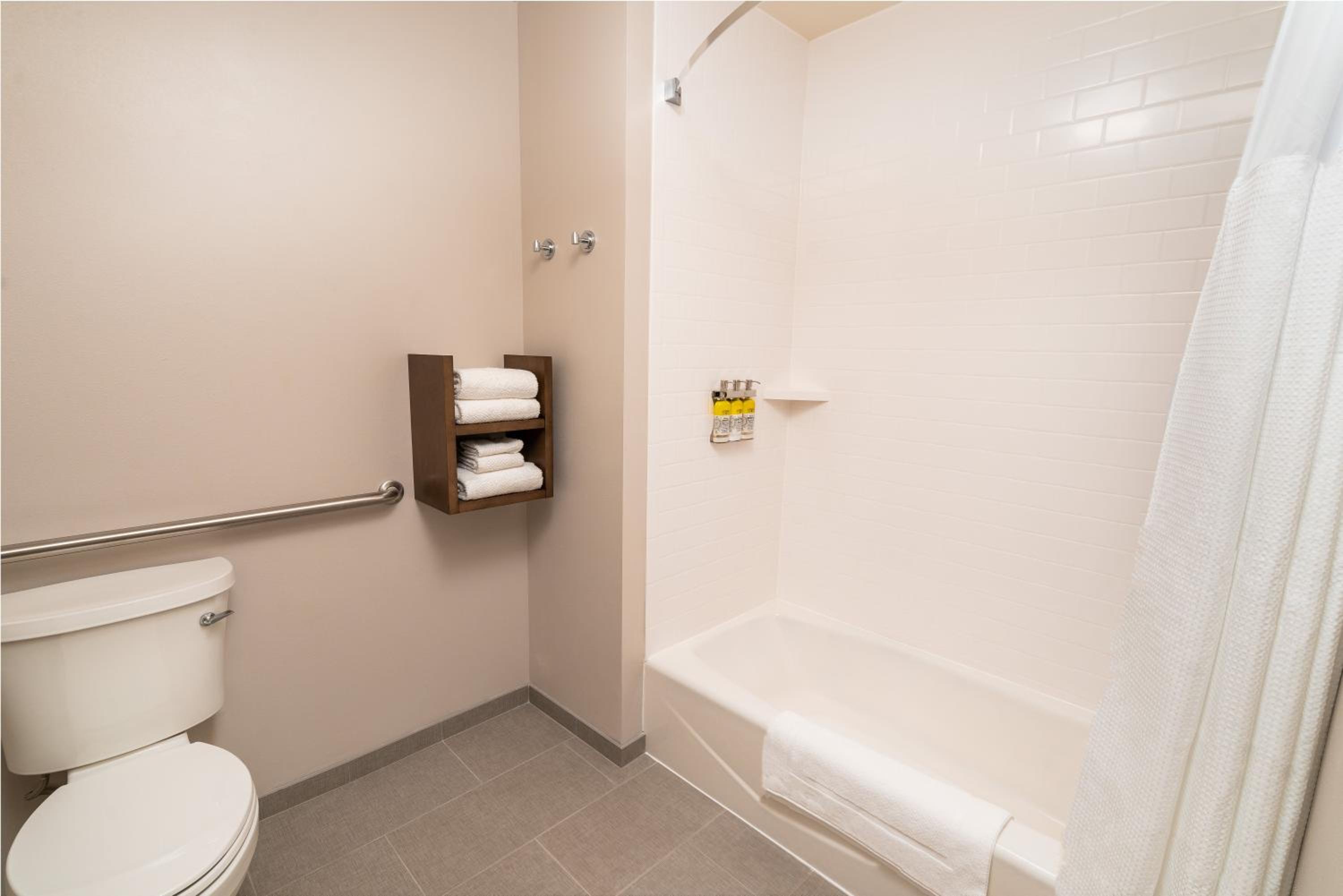 Two-Bedroom Suite photo 3