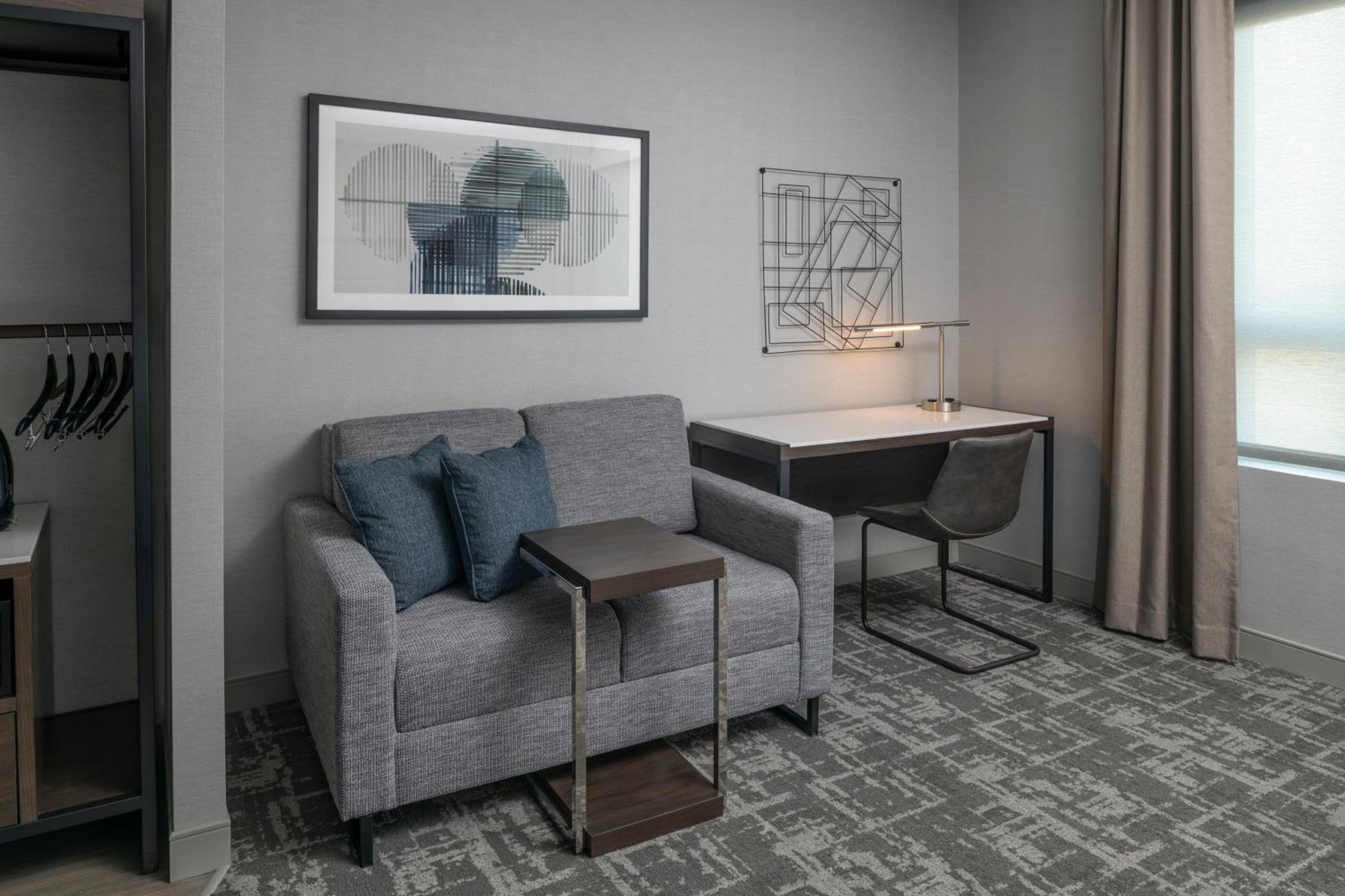 King Studio Suite with Mobility Accessible Tub - Non-Smoking - Photo 19