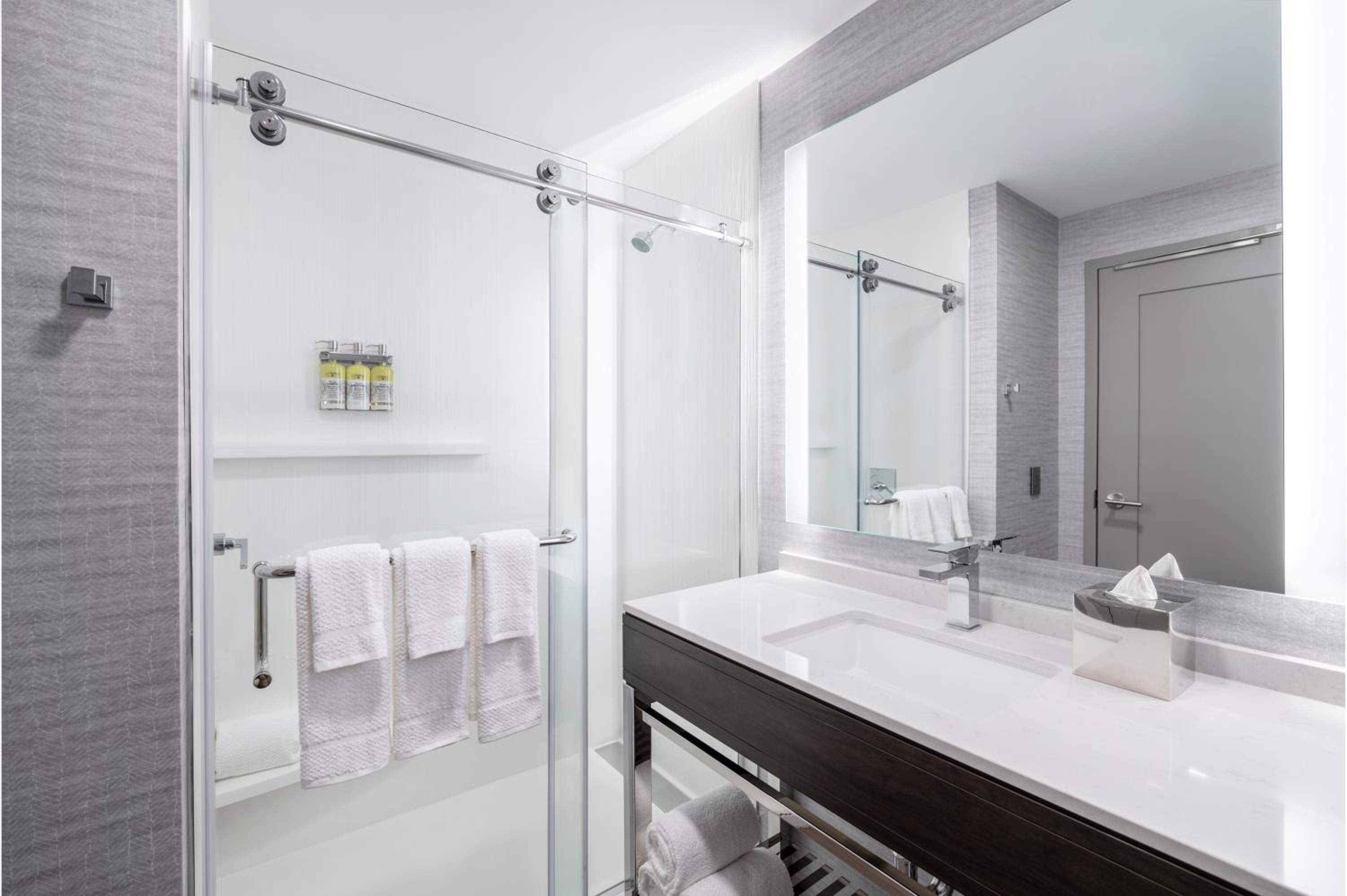 King Studio Suite - Photo 9