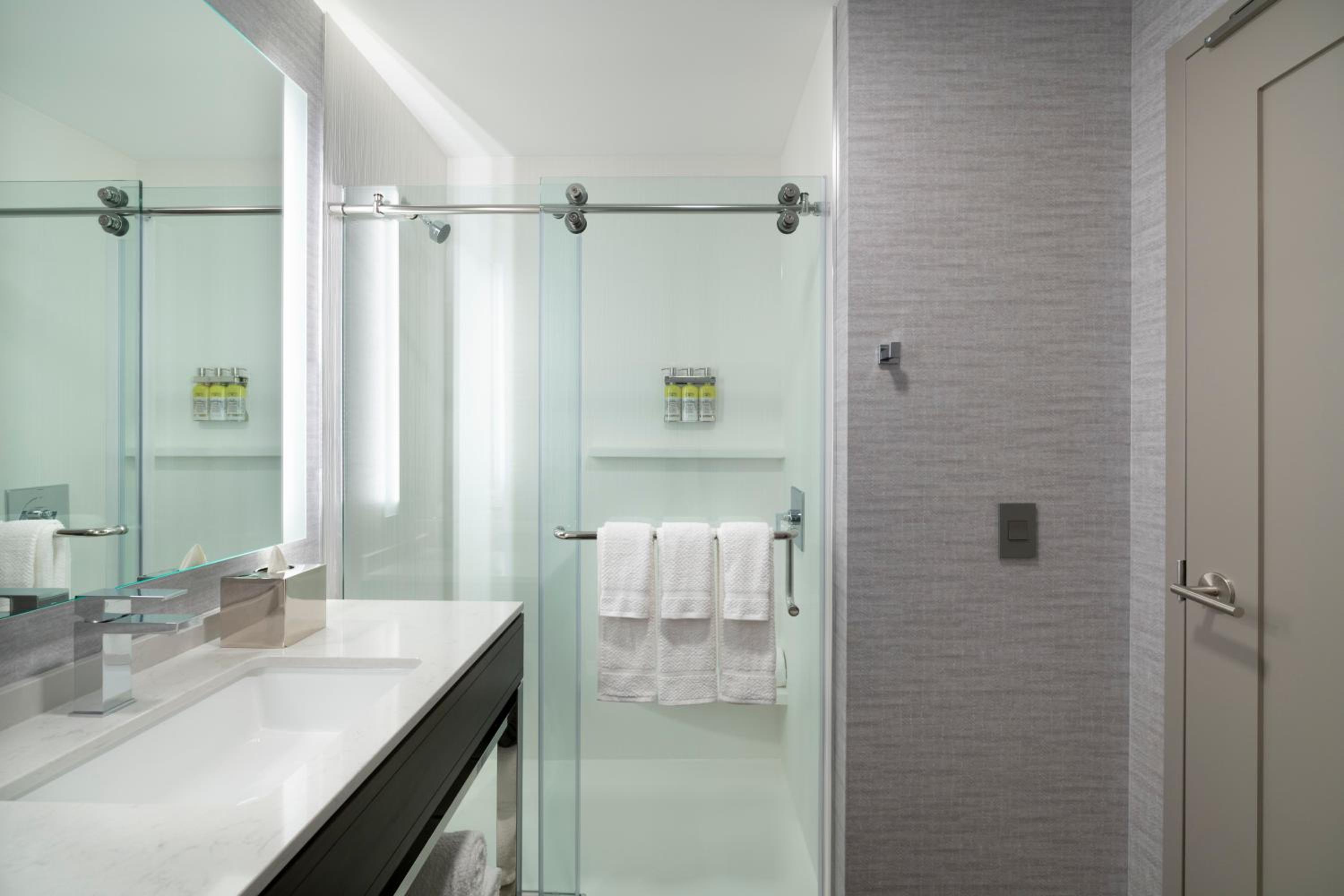 King Studio Suite - Photo 10