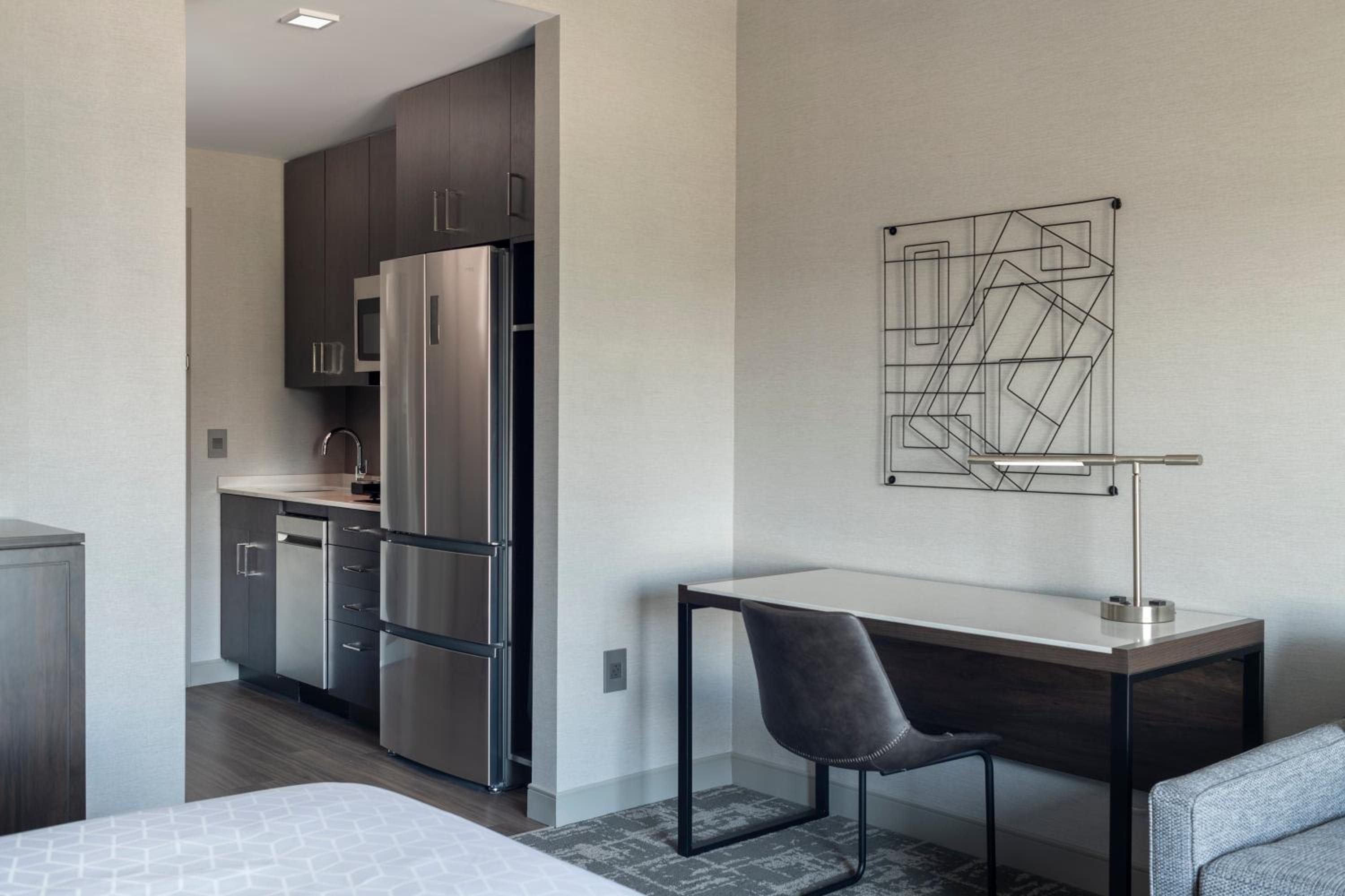Studio Suite - Photo 2