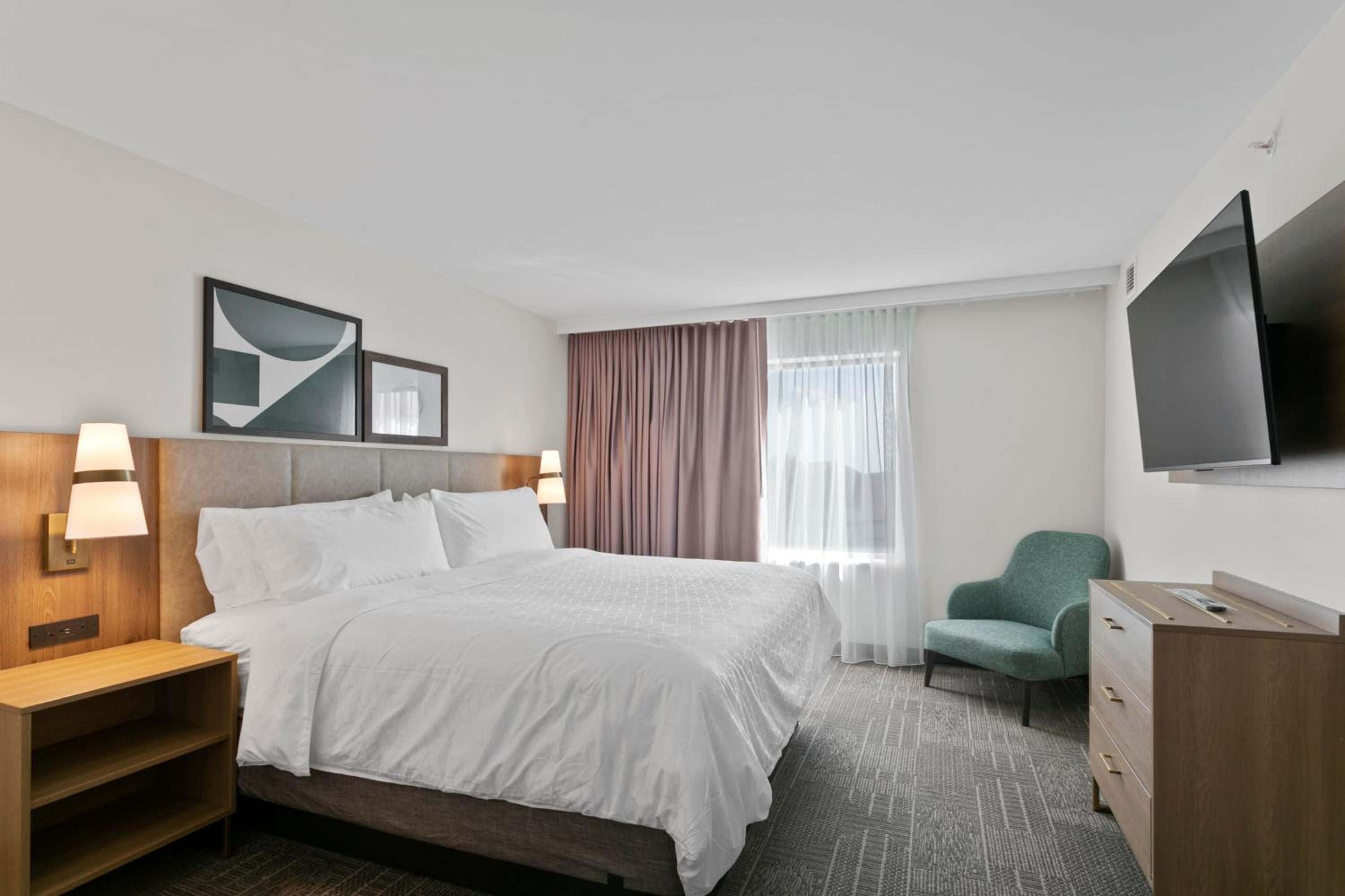 Two-Bedroom Suite with One King and Two Queen Beds - Photo 3