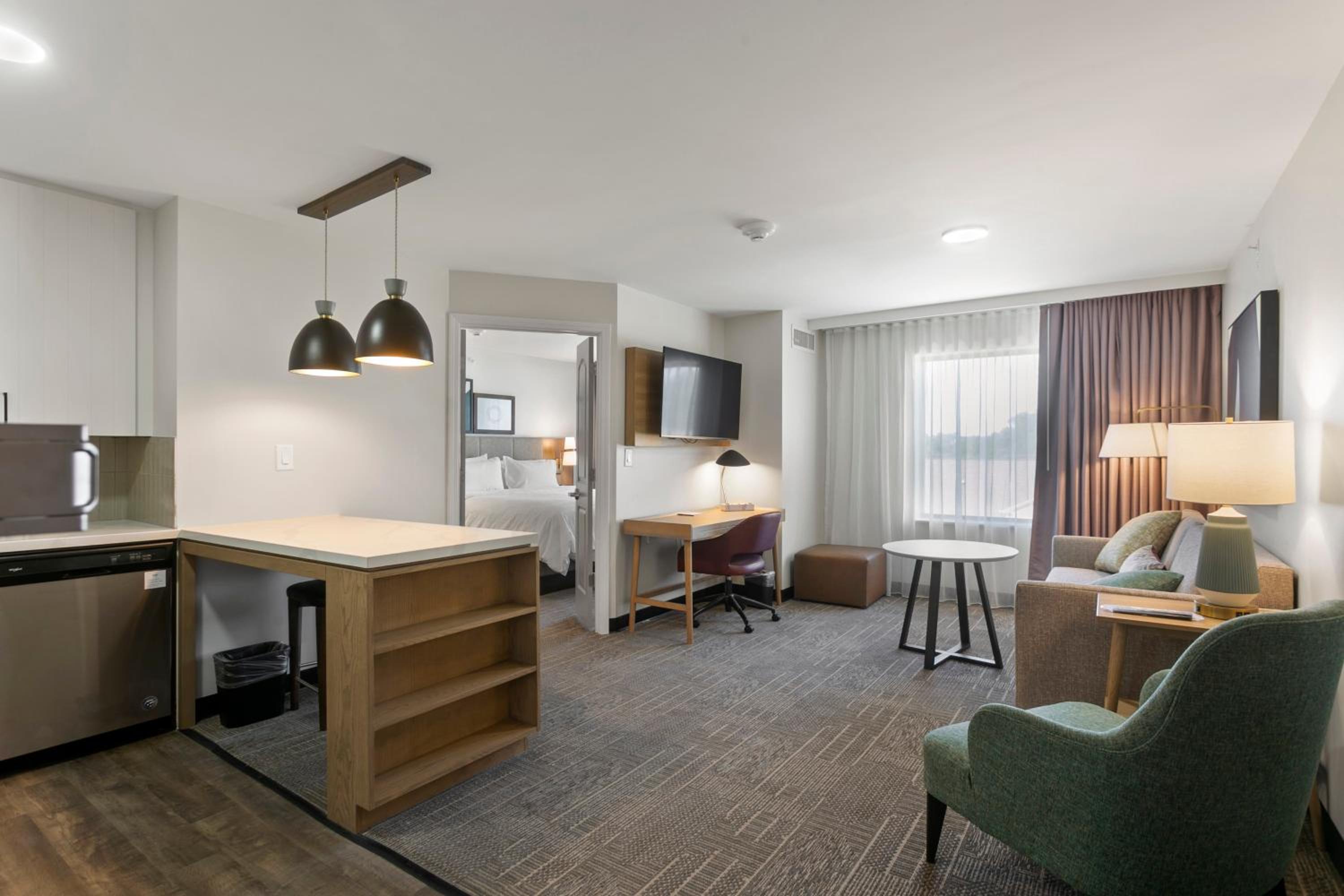 One-Bedroom King Suite - Photo 4