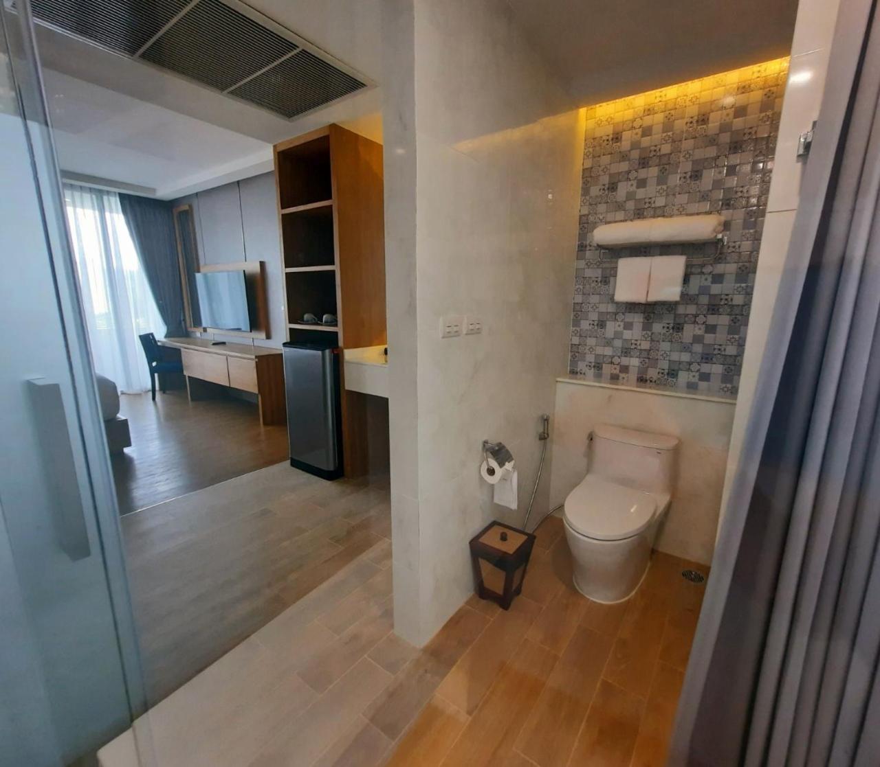 Deluxe Double or Twin Room with Balcony - Photo 10